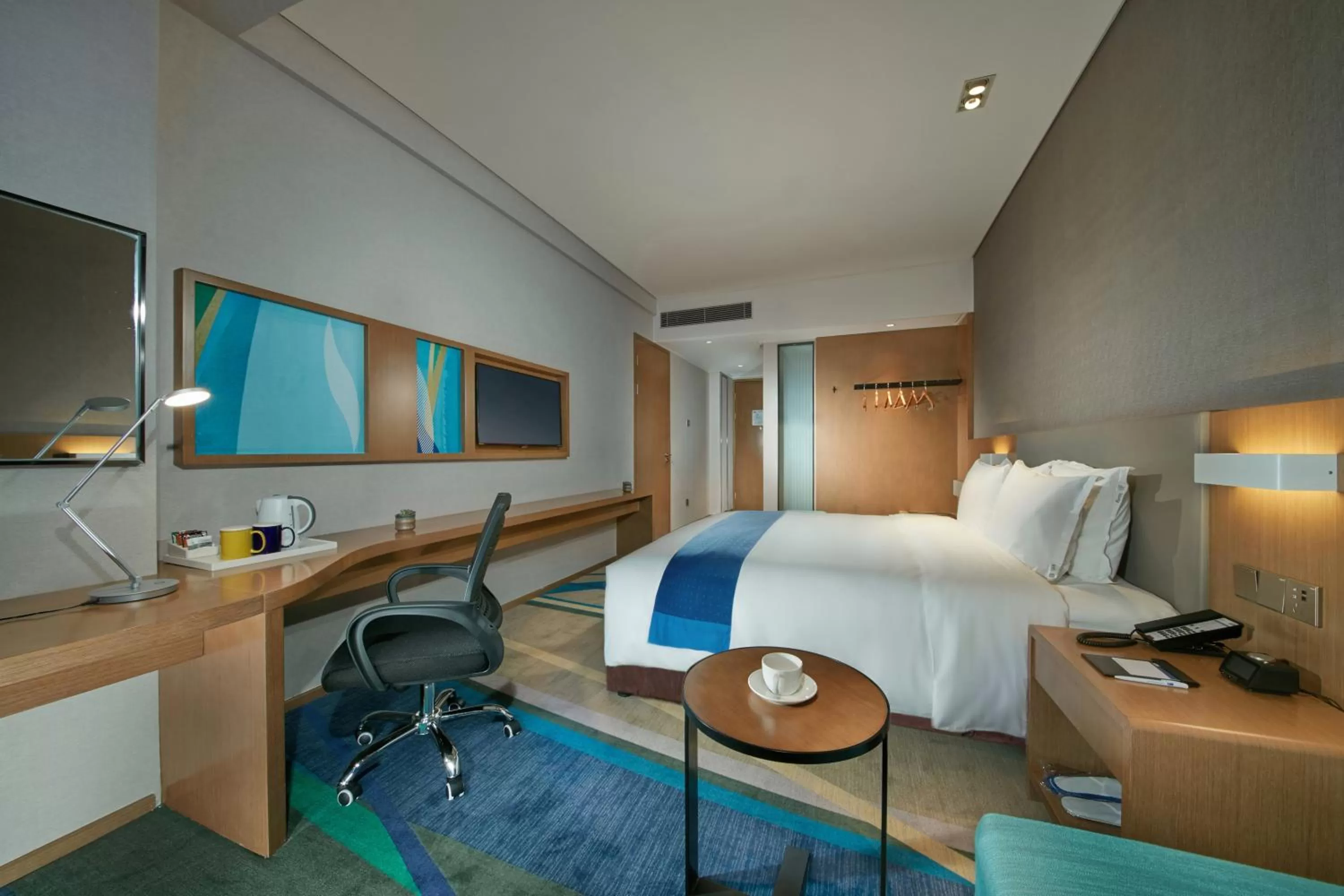 Photo of the whole room, Bed in Holiday Inn Express Hangzhou East Station by IHG