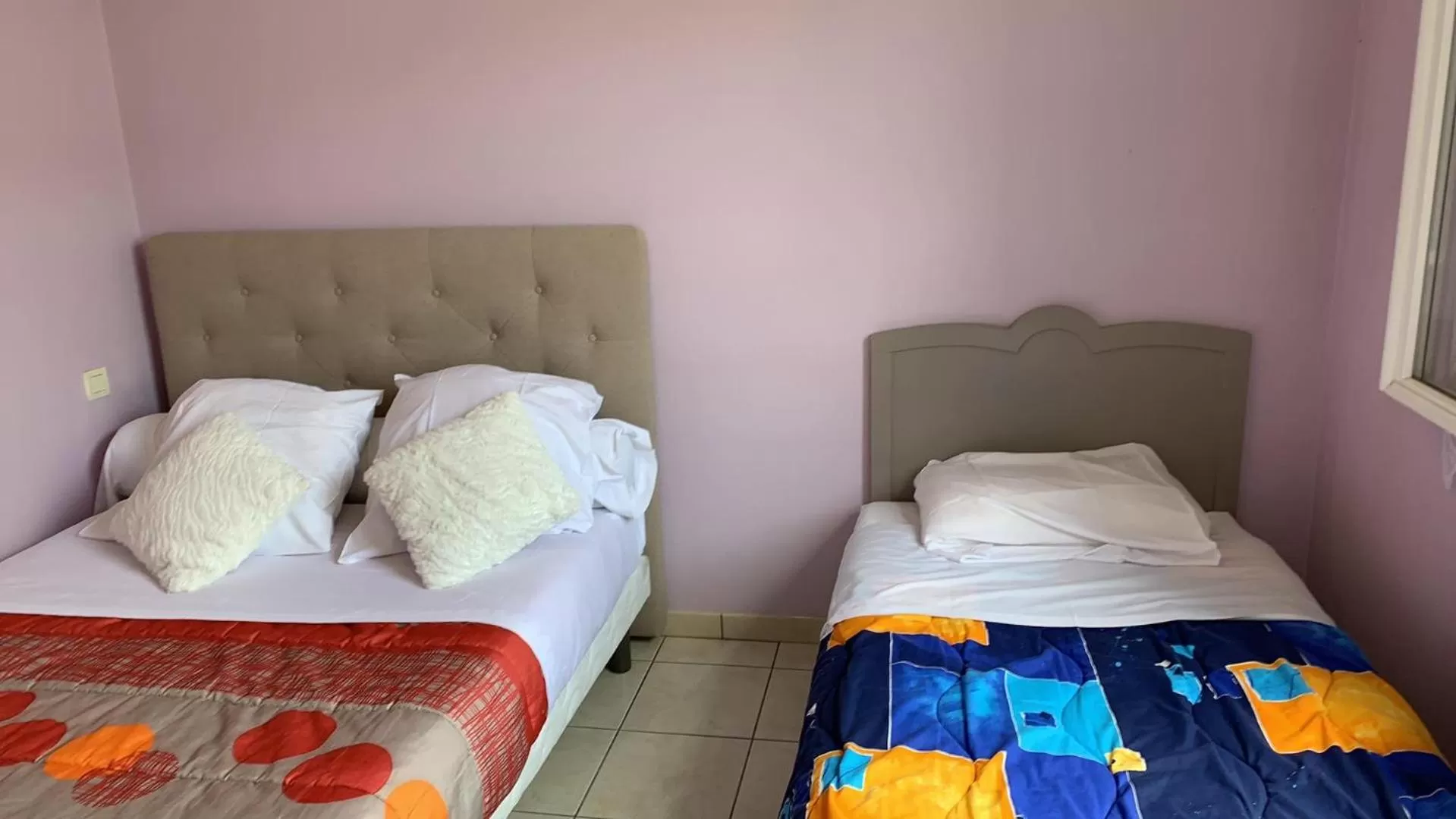 Bed in HOTEL DU CYGNE DE LA CROIX BLANCHE