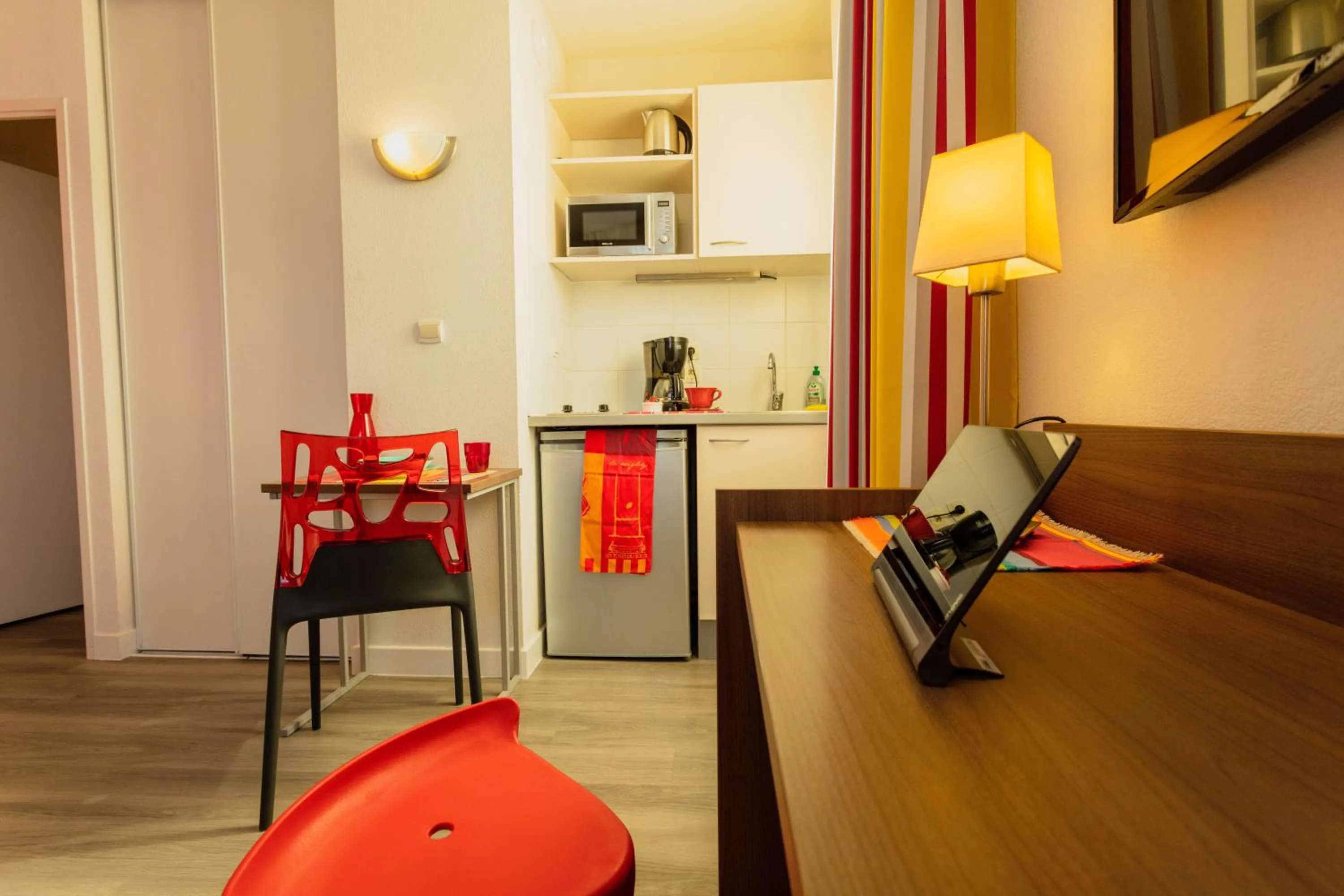 Kitchen or kitchenette in Appart-Hôtel Mer & Golf City Perpignan Centre
