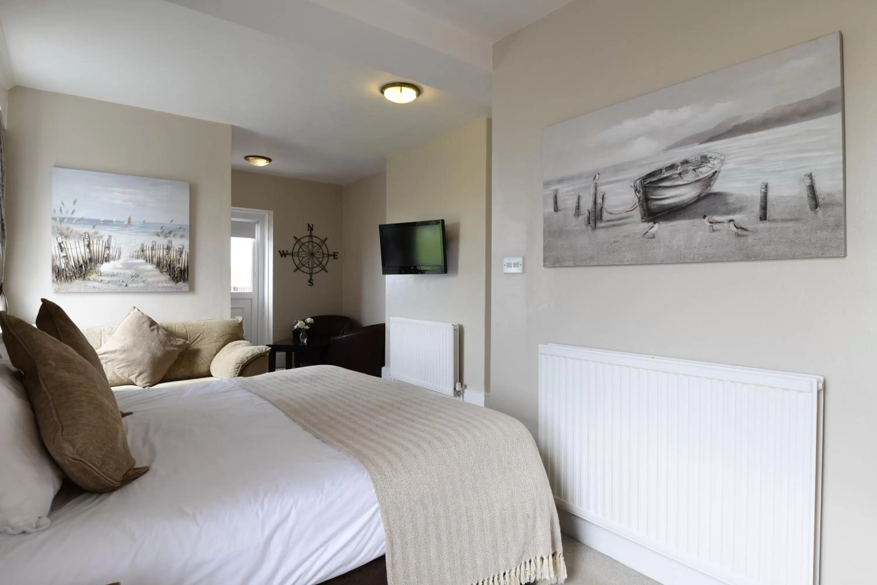 Photo of the whole room, Bed in The White House Inn - Whitby