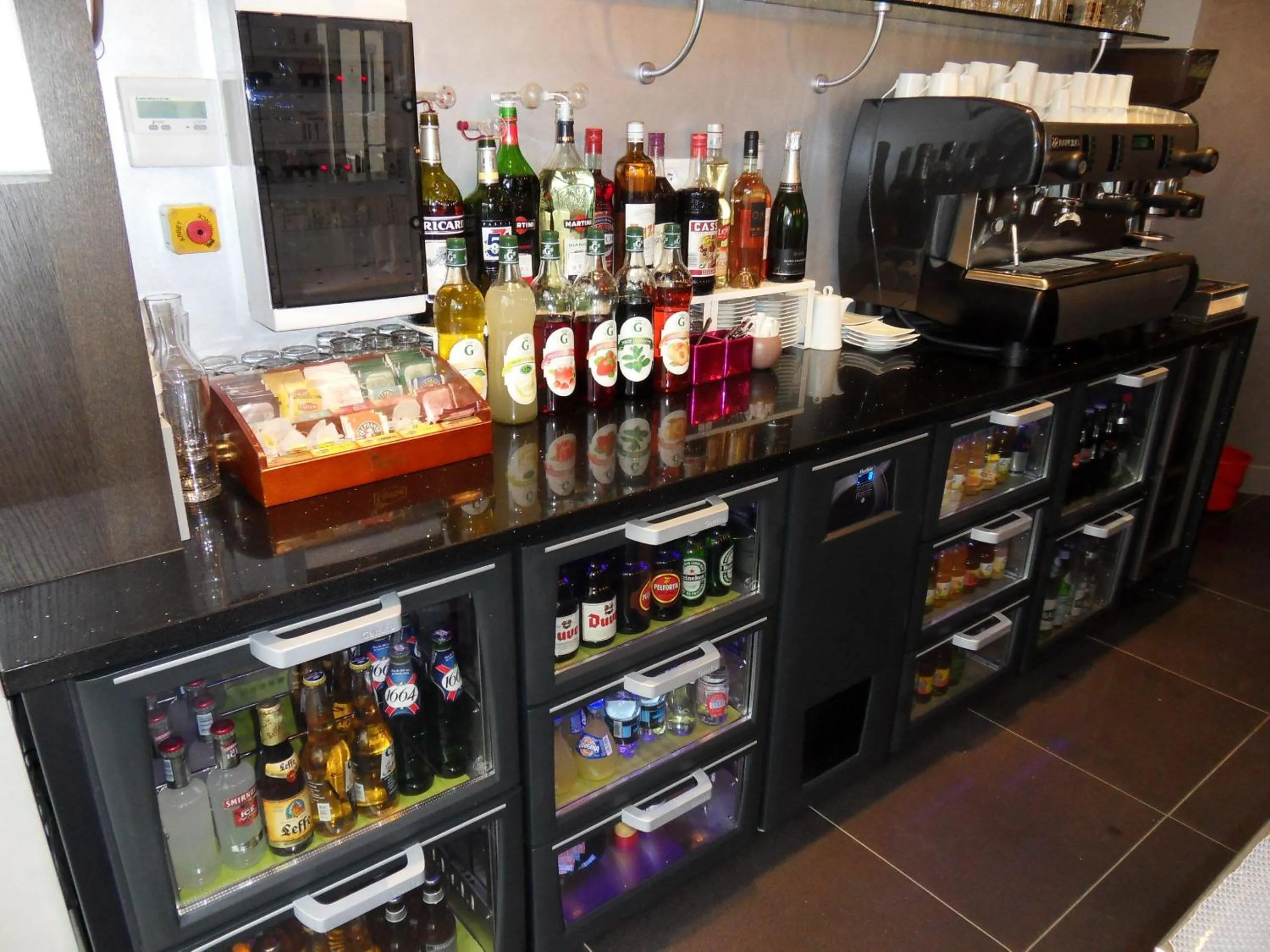 Lounge or bar in Le Figuier