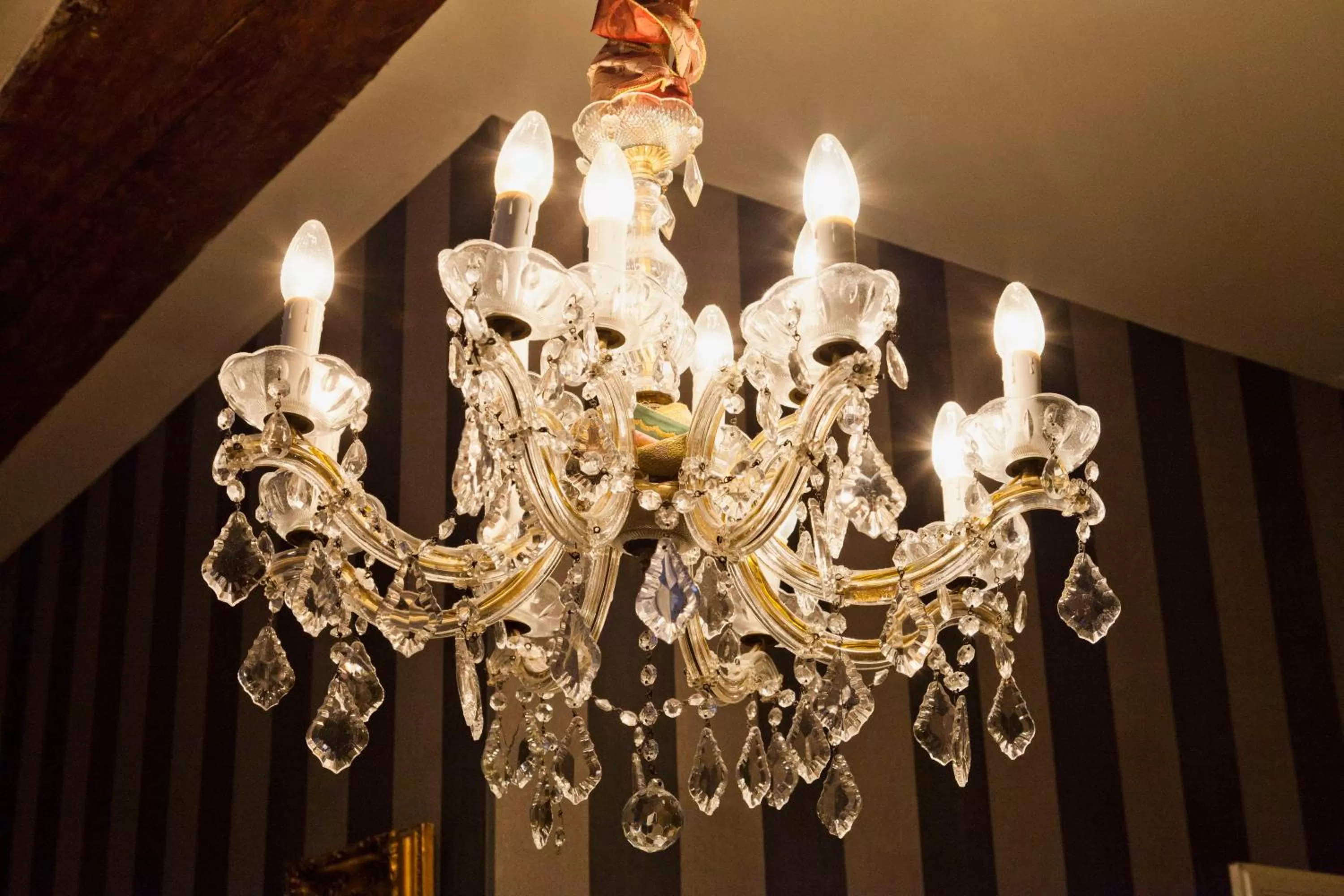 Other in Hotel Diamonds and Pearls