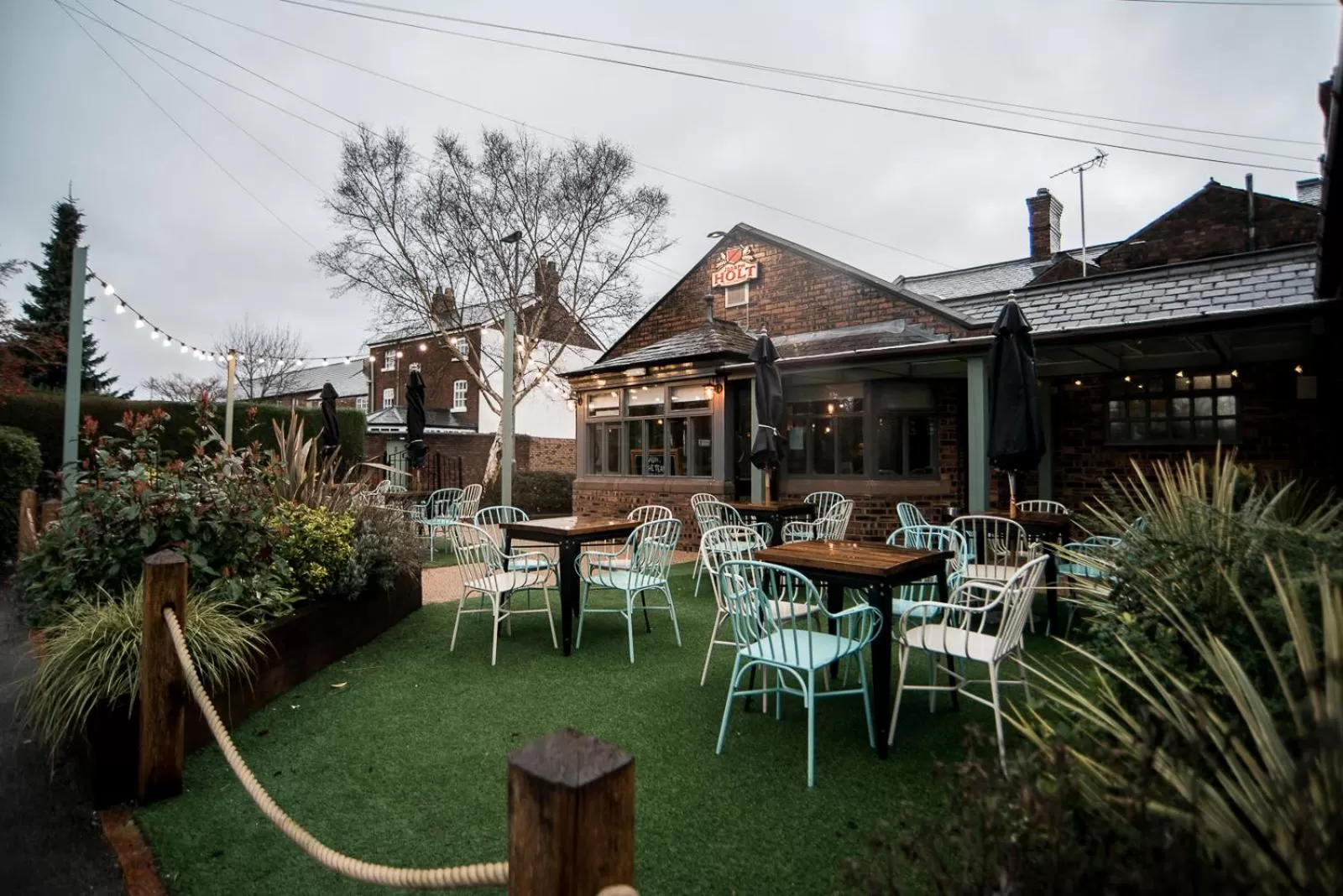 Property building in Cat & Lion Country Pub and Hotel