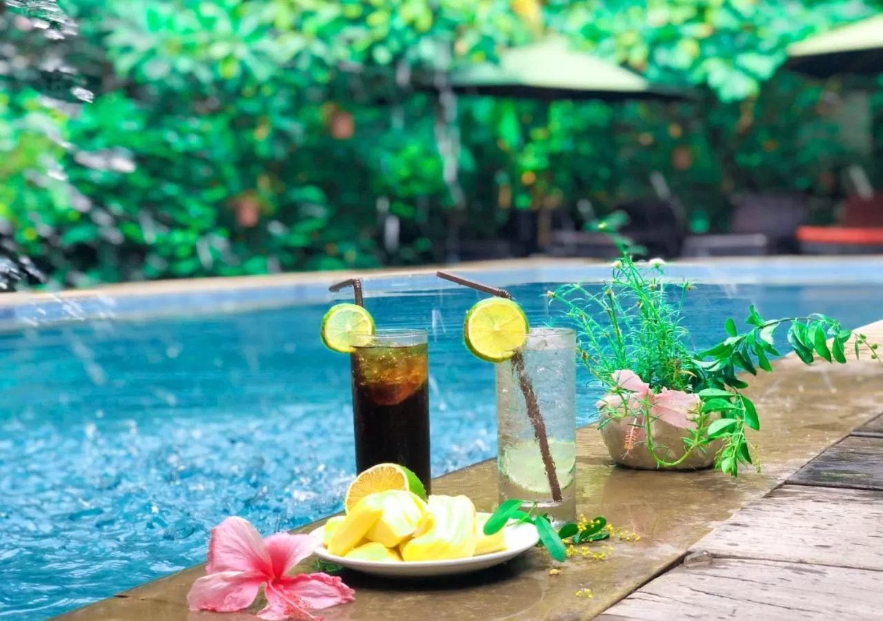 Swimming Pool in Ladear Privilege Rooms