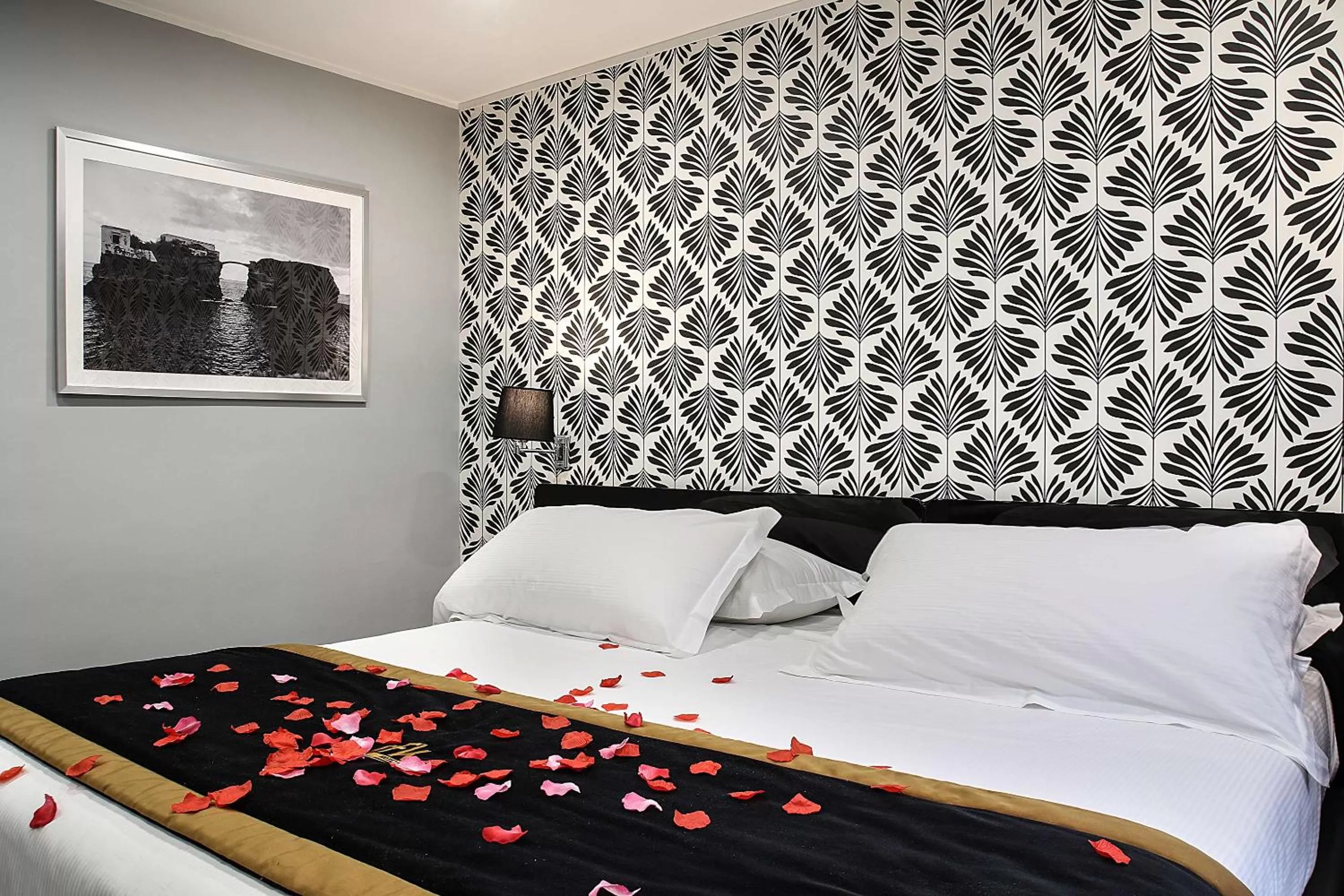 Photo of the whole room, Bed in Best Western JFK Hotel