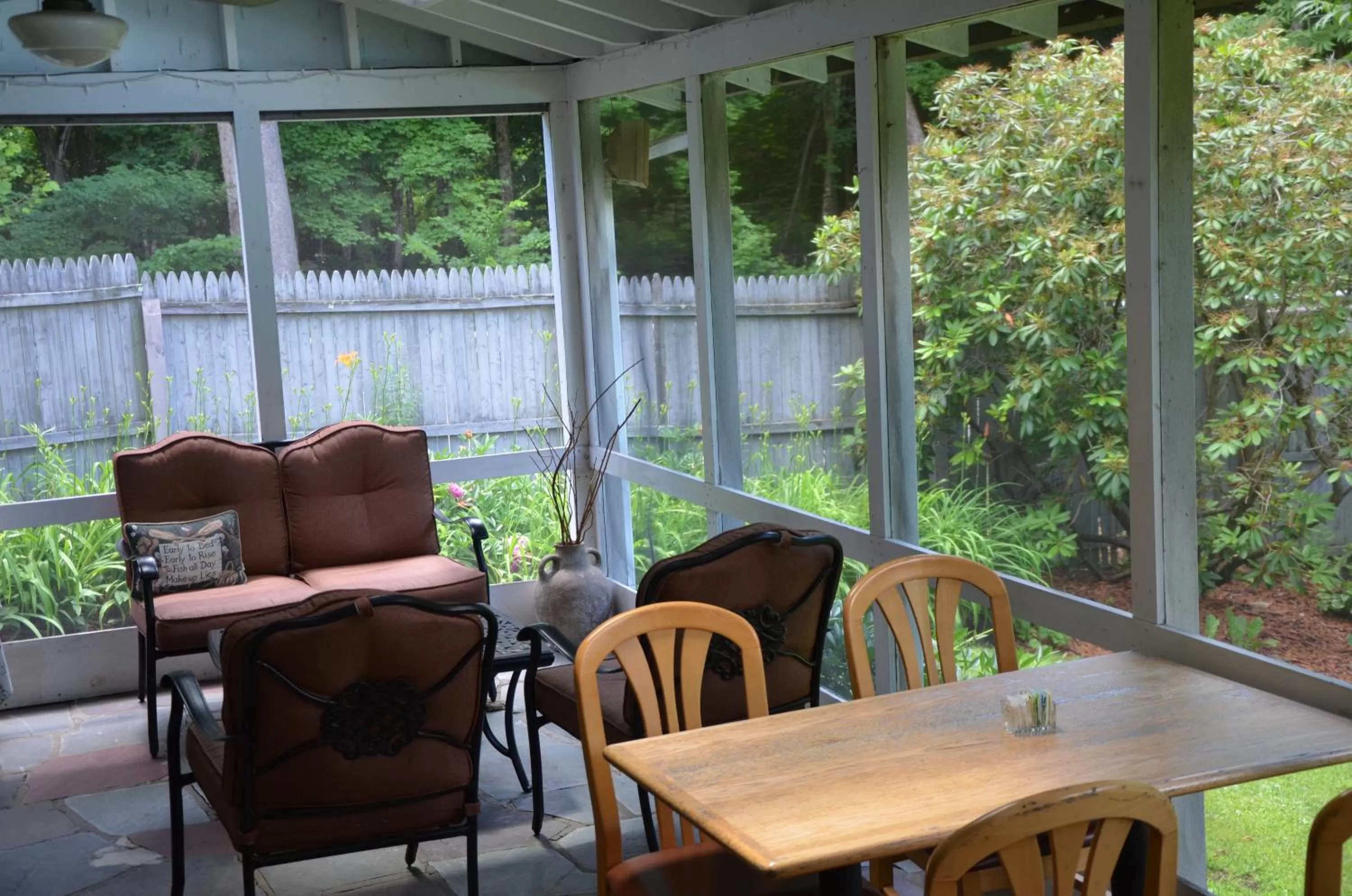 Restaurant/places to eat in Cornwall Inn