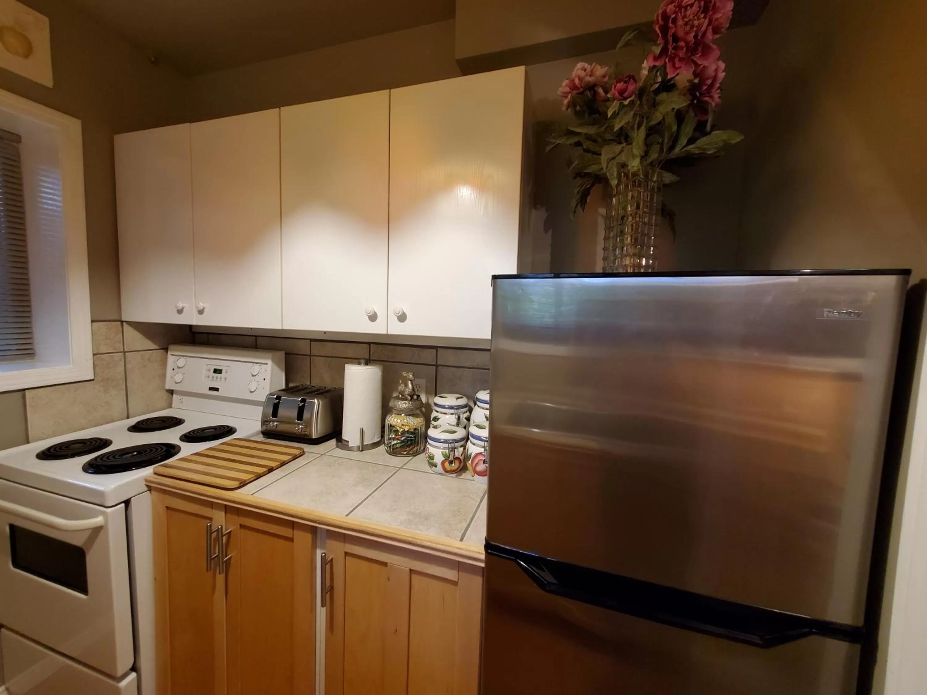 Kitchen or kitchenette, Kitchen/Kitchenette in Shambhala Bed and Breakfast