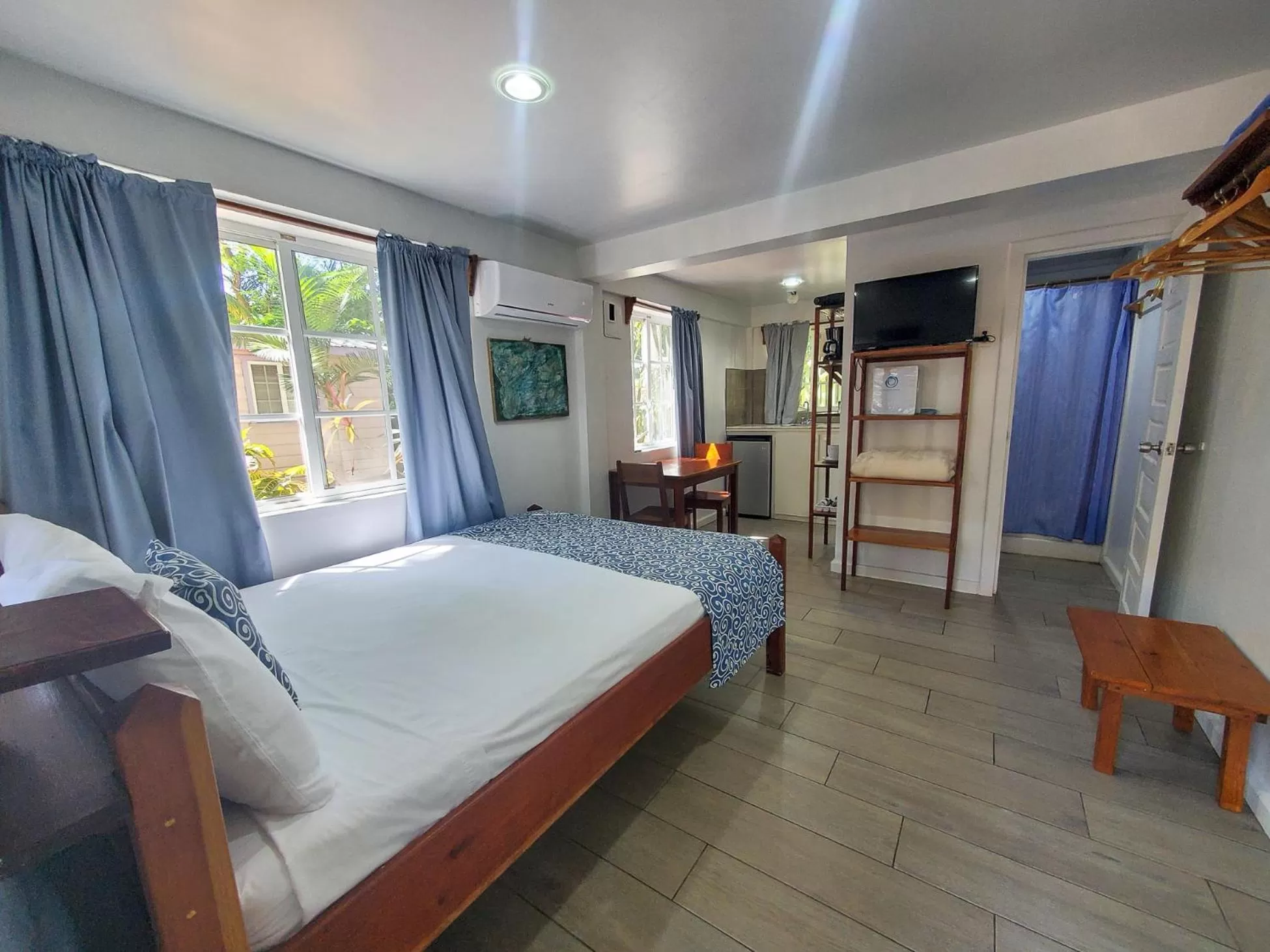 Photo of the whole room in Placencia Villas