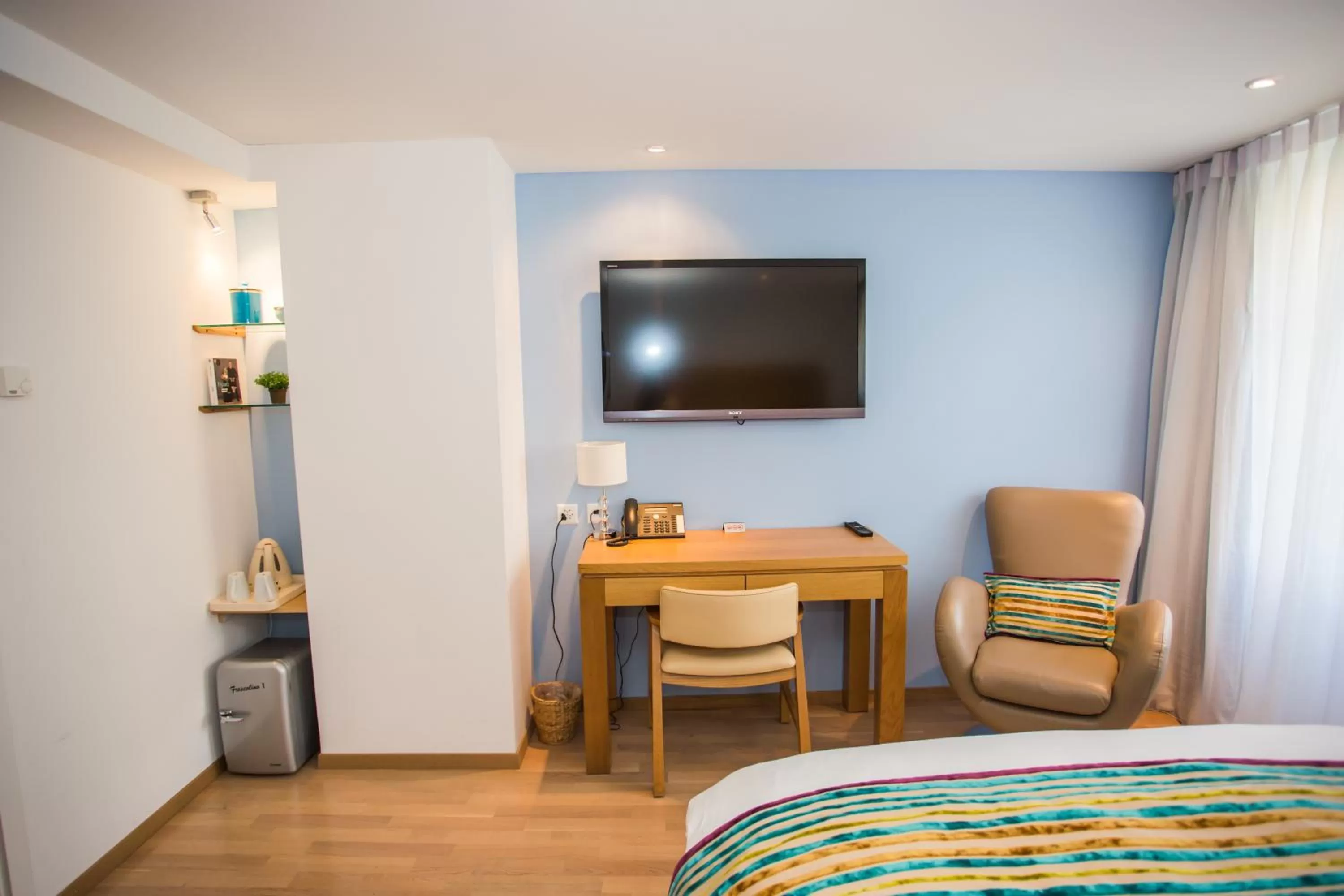 TV and multimedia, Bed in Guest House Le Charlot