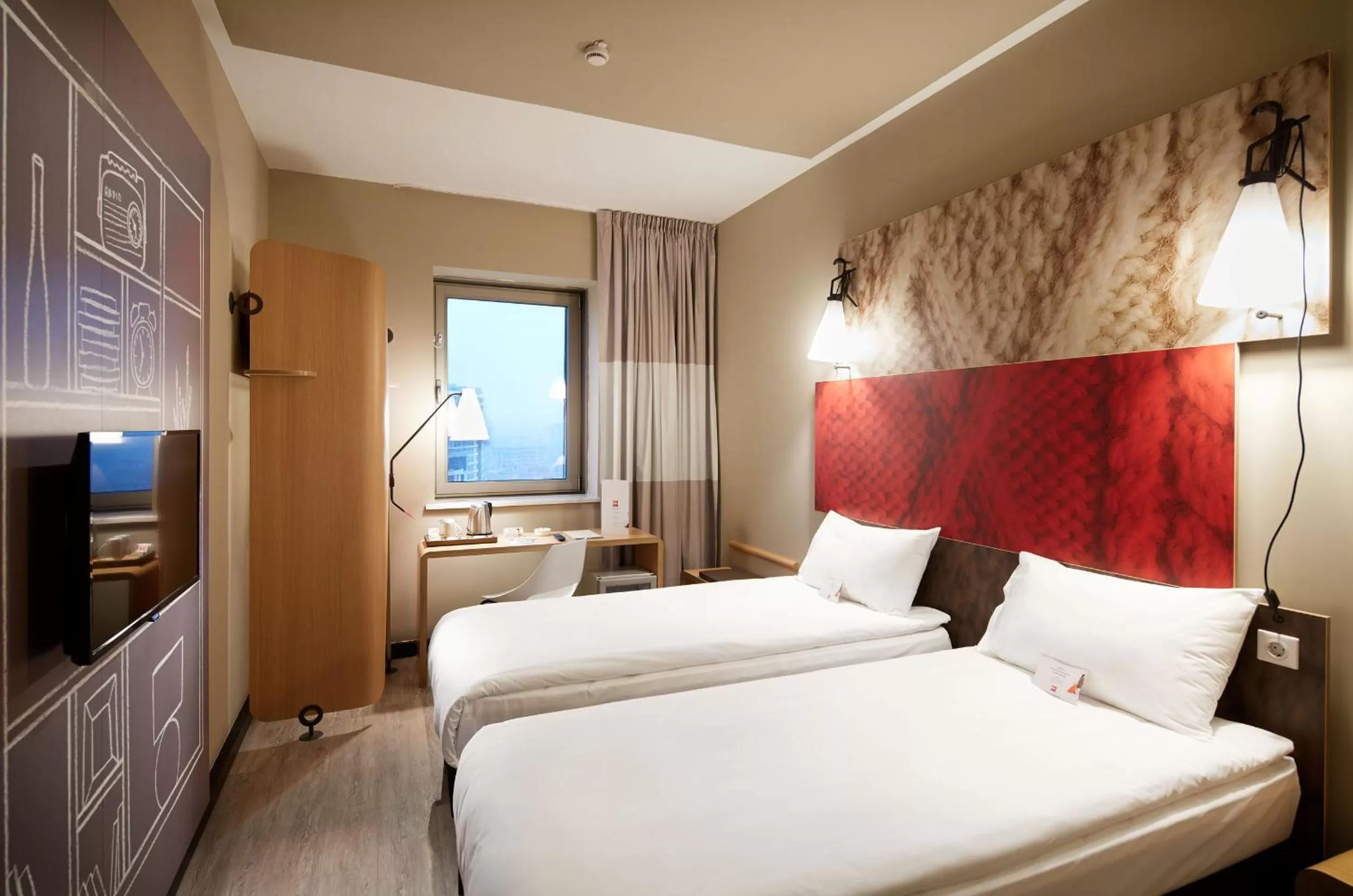 Photo of the whole room, Bed in Ibis Istanbul West