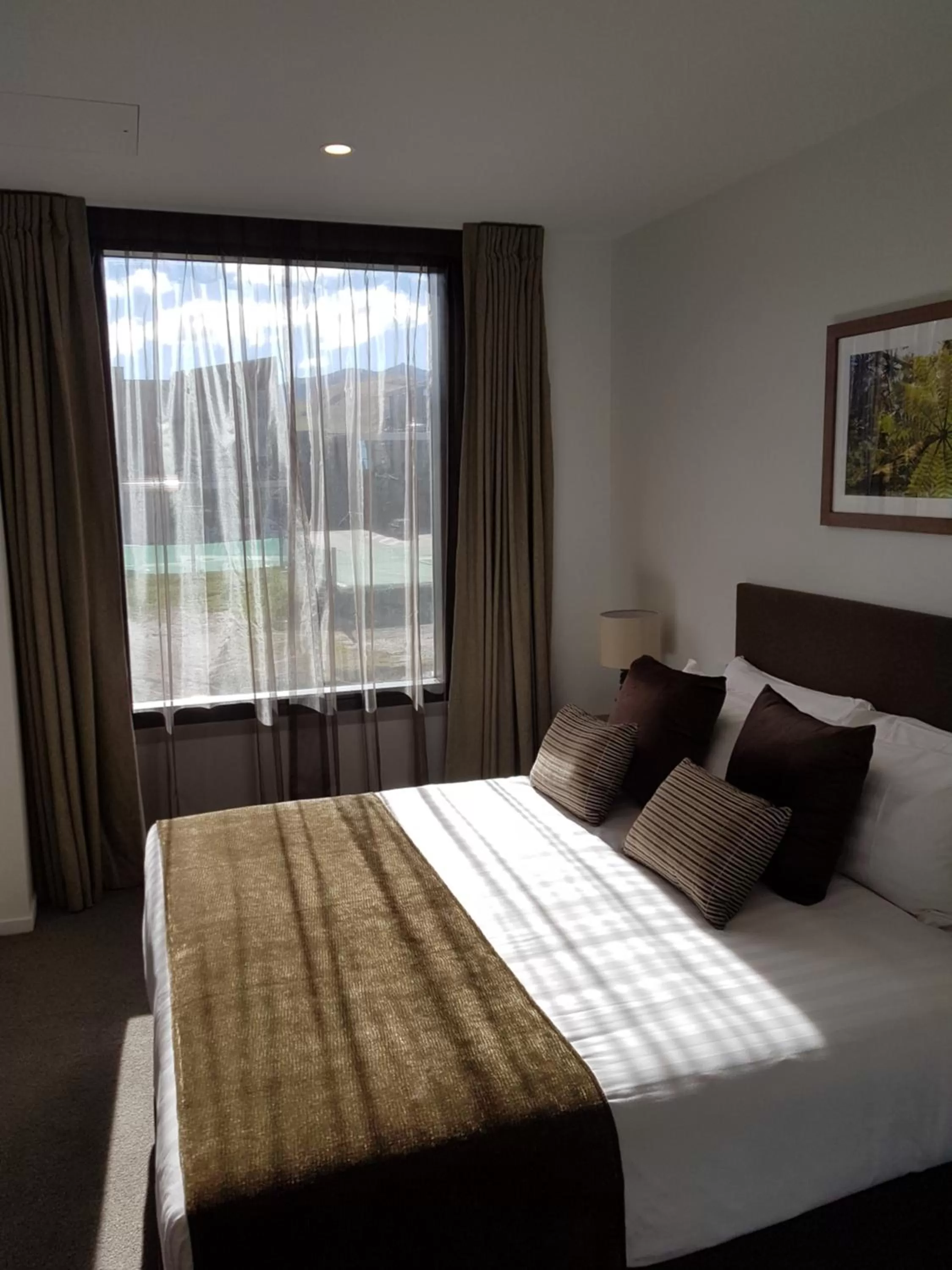 Bedroom, Bed in Wyndham Garden Remarkables Park Queenstown