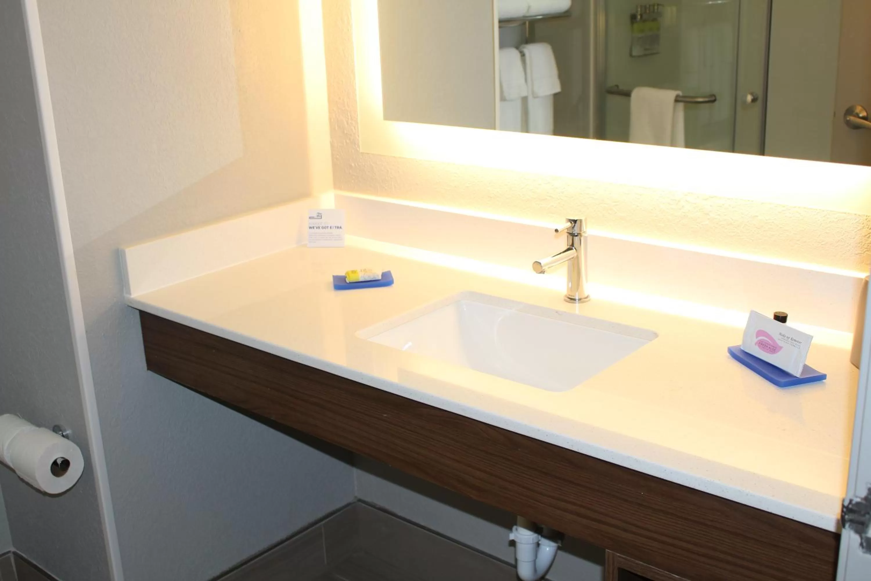 King Room with Mobility Accessible Roll-In Shower - Non-Smoking in Holiday Inn Express & Suites - Enterprise, an IHG Hotel