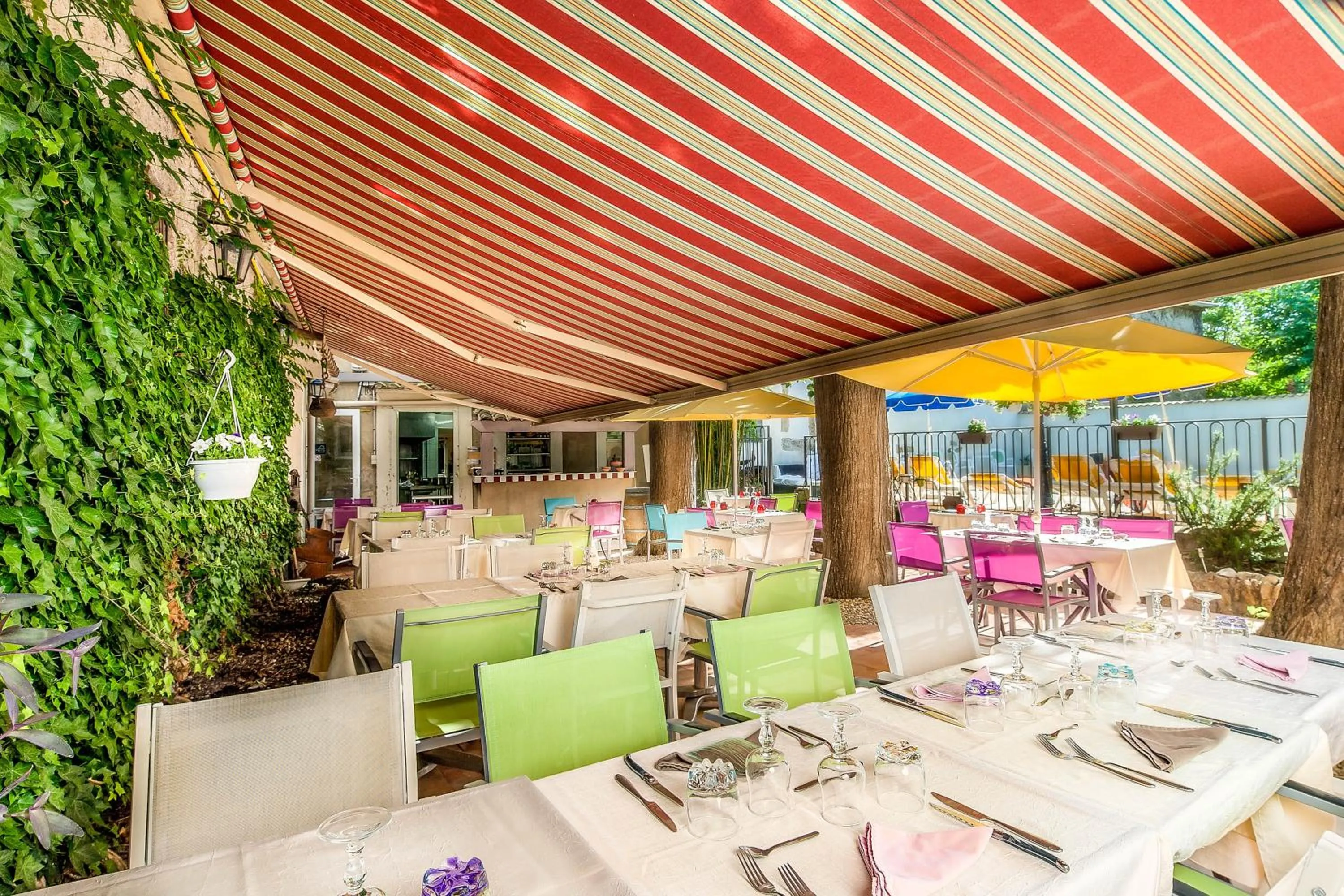 Restaurant/places to eat in Logis Hôtel Restaurant Résidence