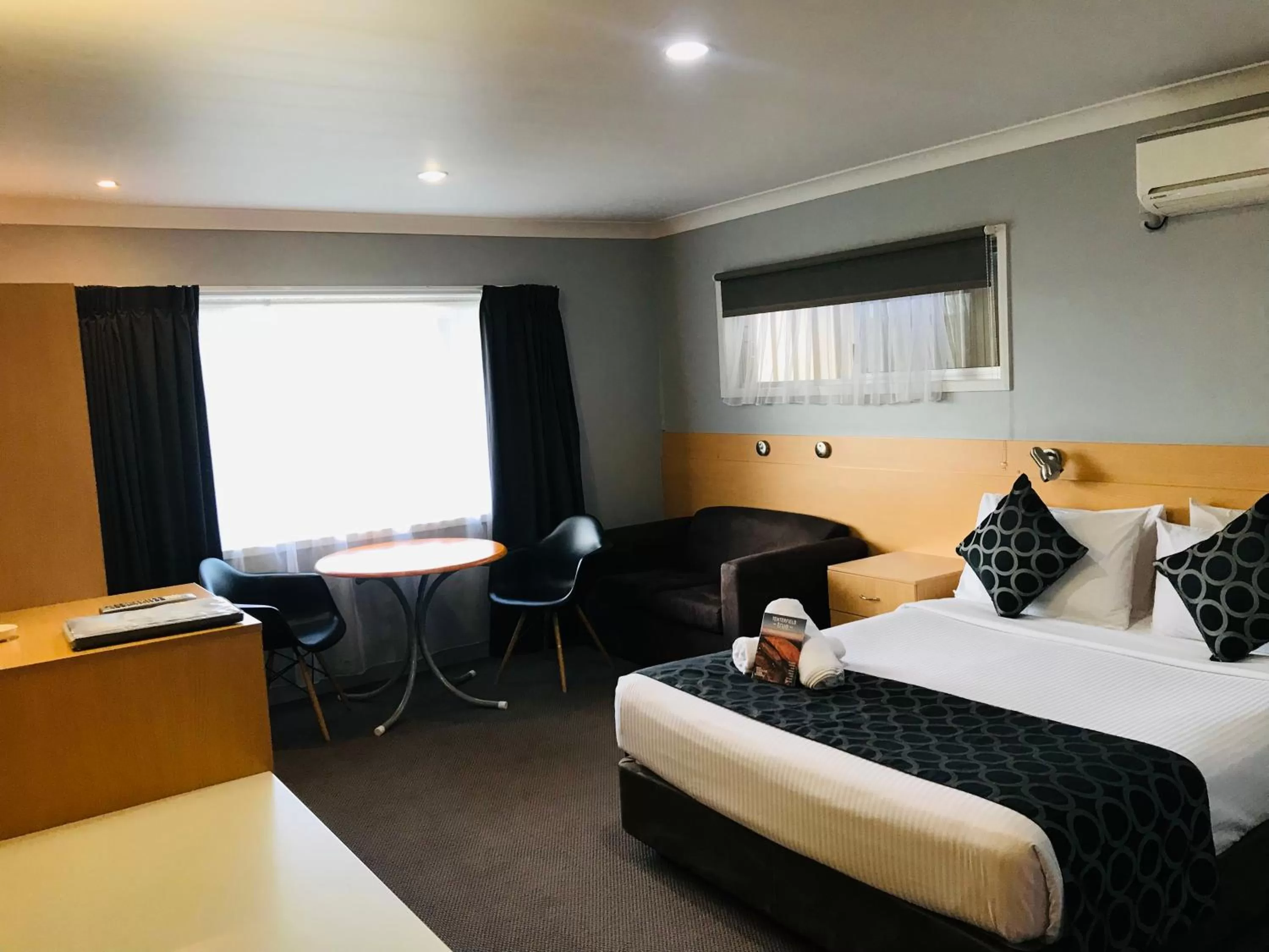 Bed in Jumbuck Motor Inn