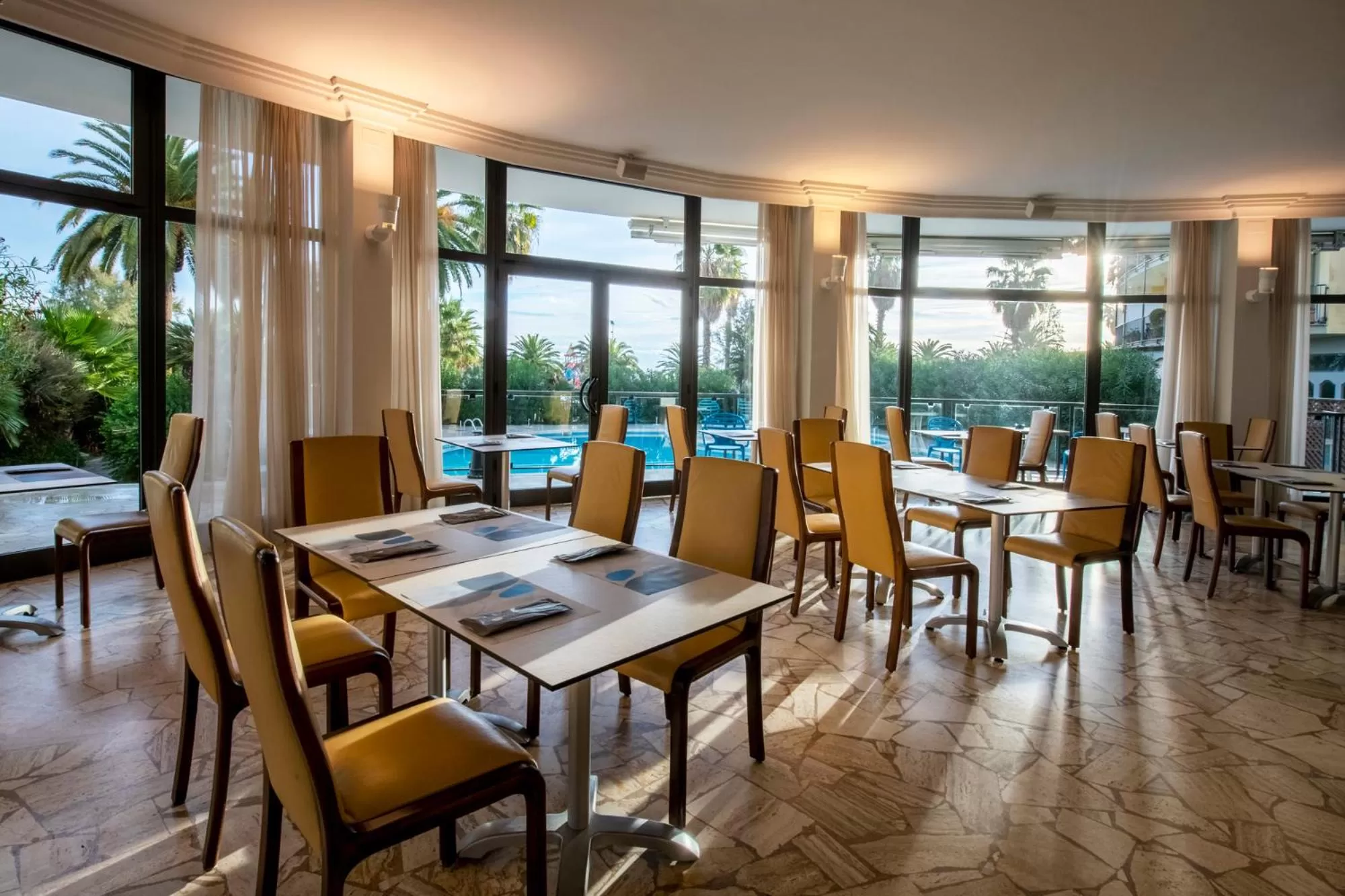 Breakfast in Hotel International