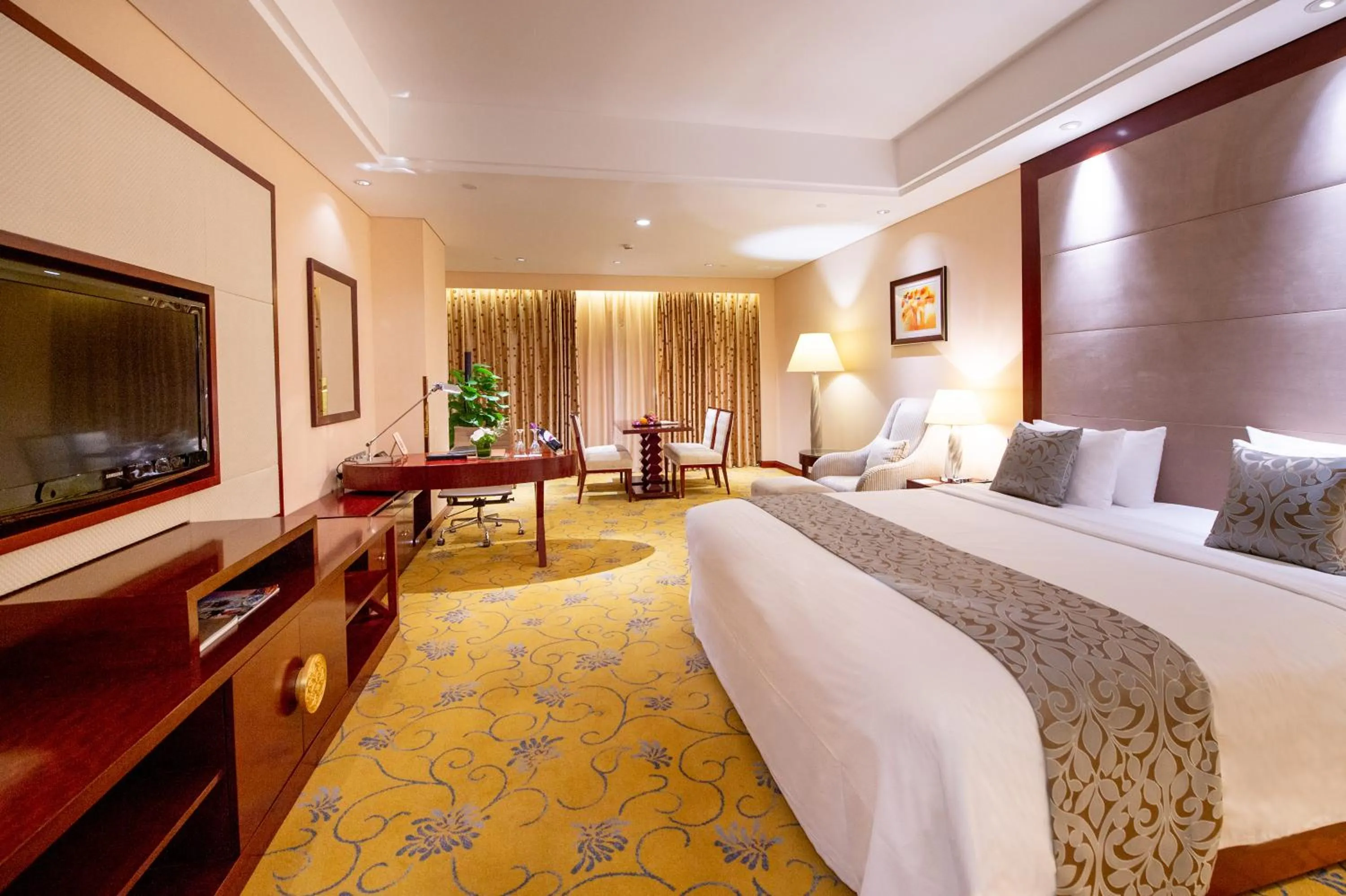 Photo of the whole room, Bed in Howard Johnson Tropical Garden Plaza Kunming Chenggong