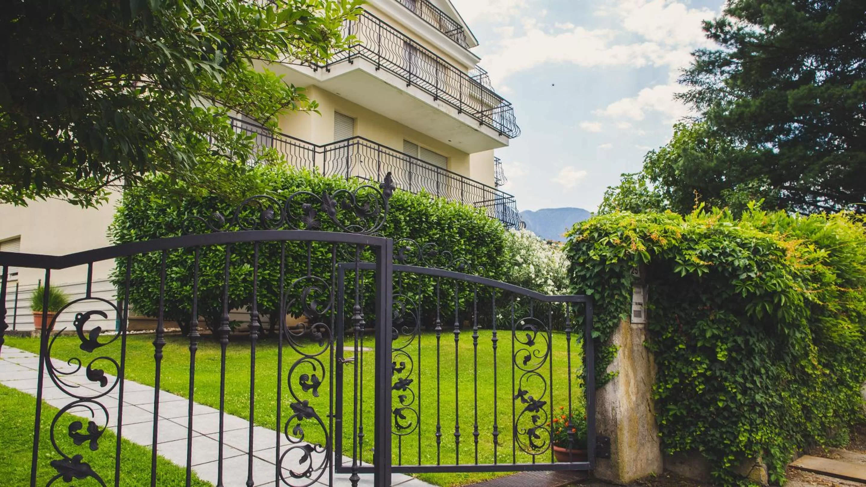 Property building in Hotel Villa Laurus