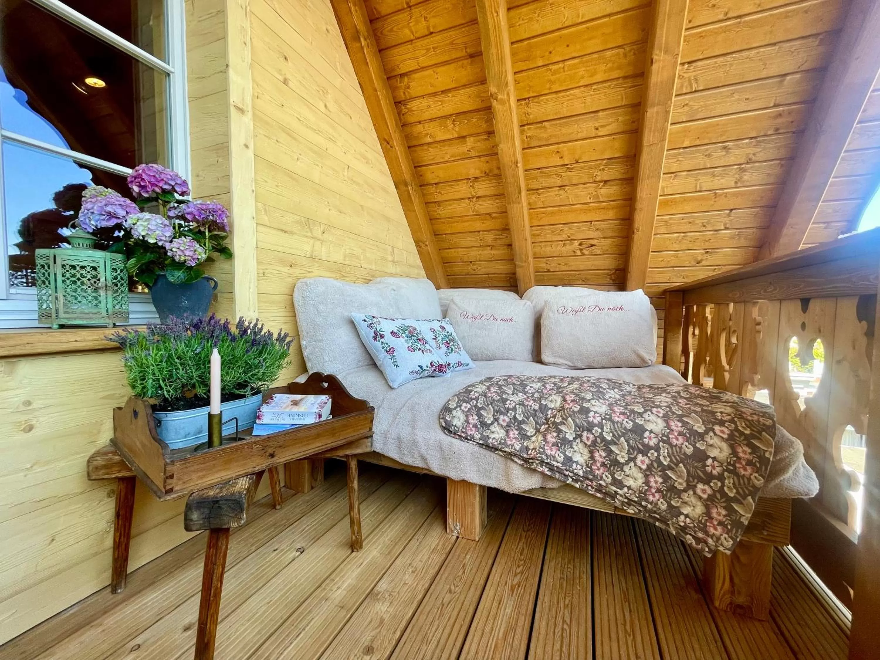 Balcony/Terrace, Bed in Weißt Du noch - Gästehäuser & Suiten