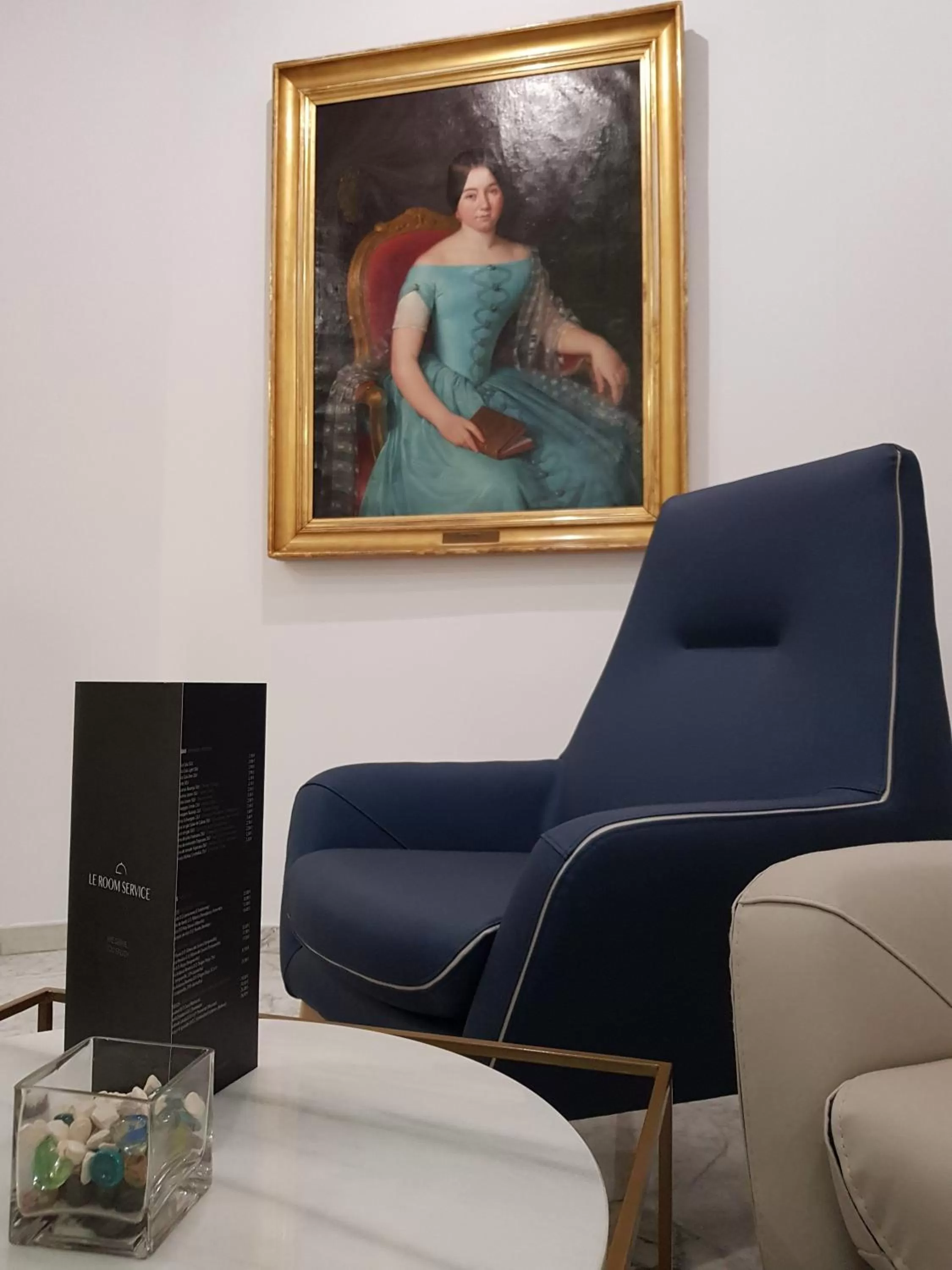 Communal lounge/ TV room in Hotel Pasarela