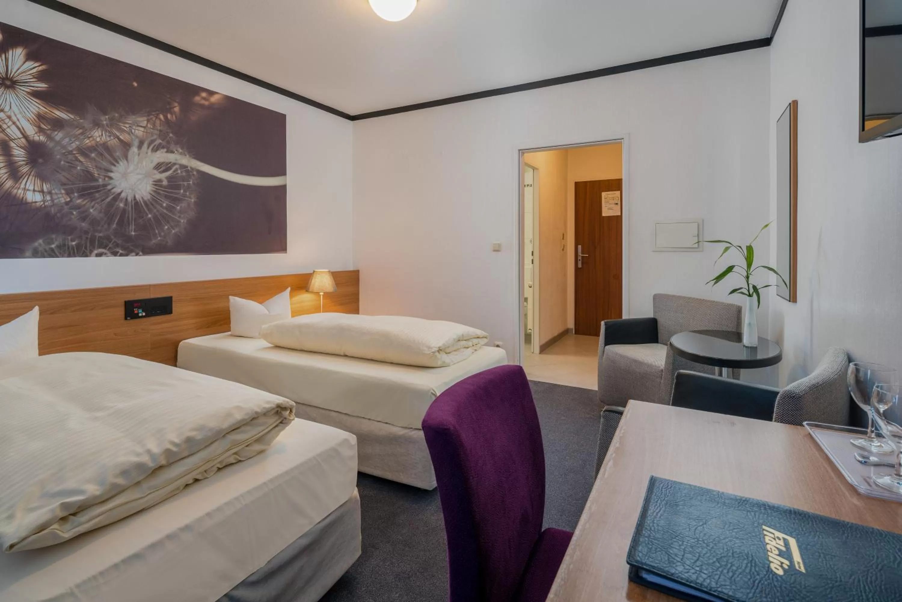 Photo of the whole room, Bed in Hotel Fidelio