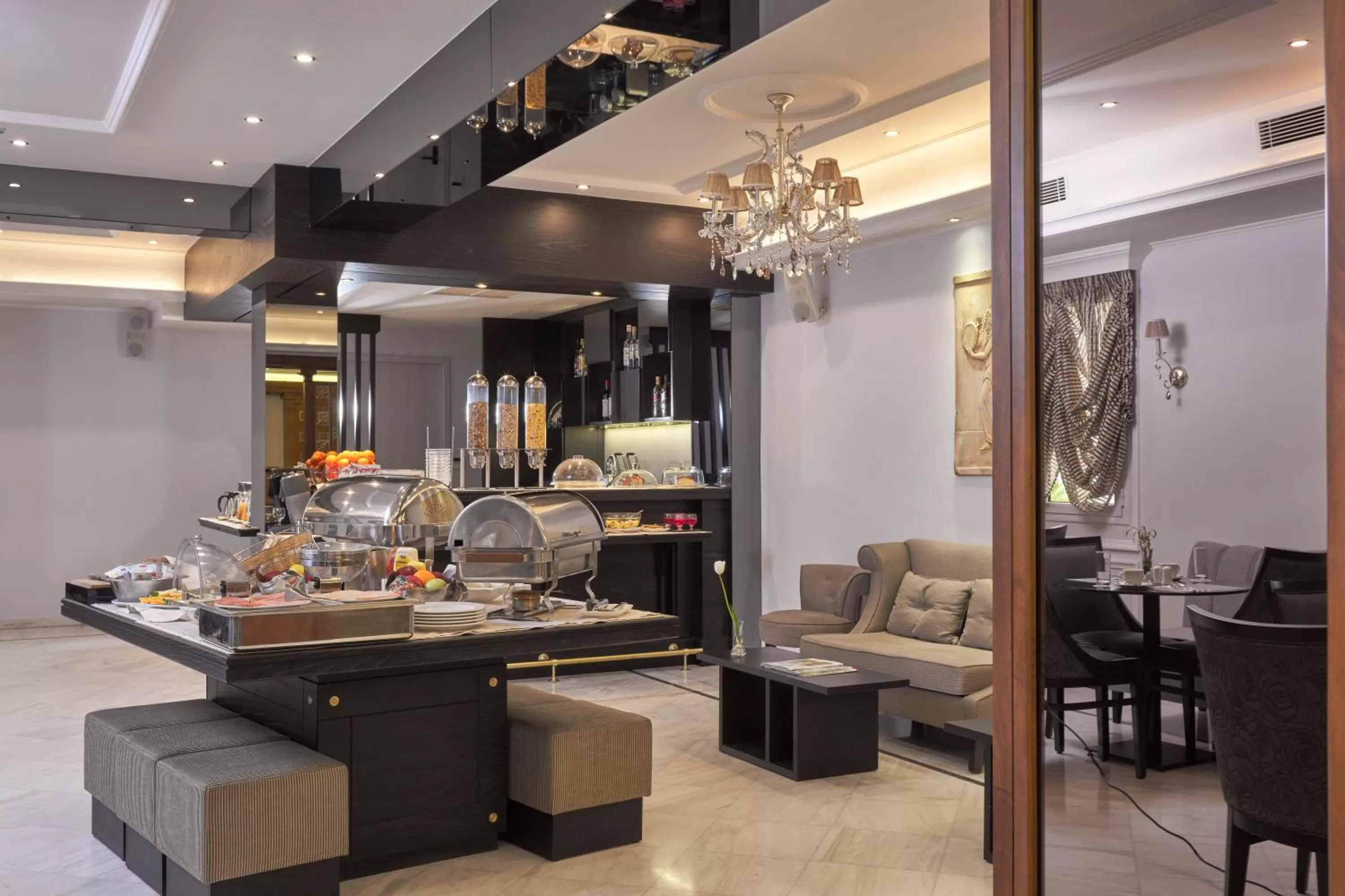 Breakfast in Ava Hotel and Suites