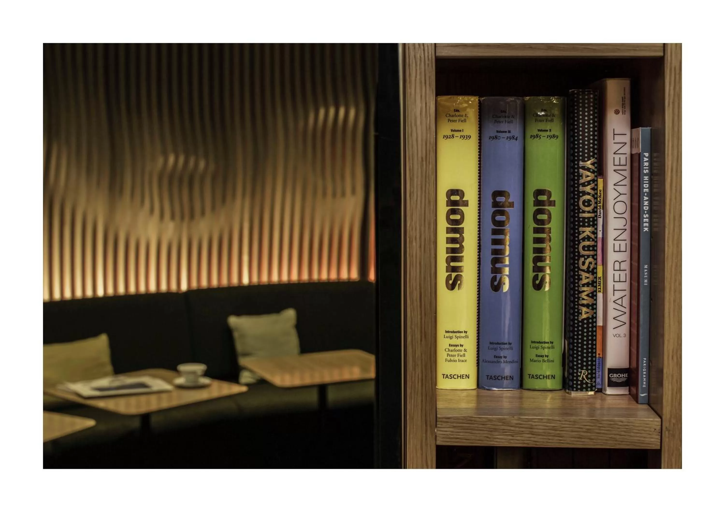 Library in Hôtel Odyssey