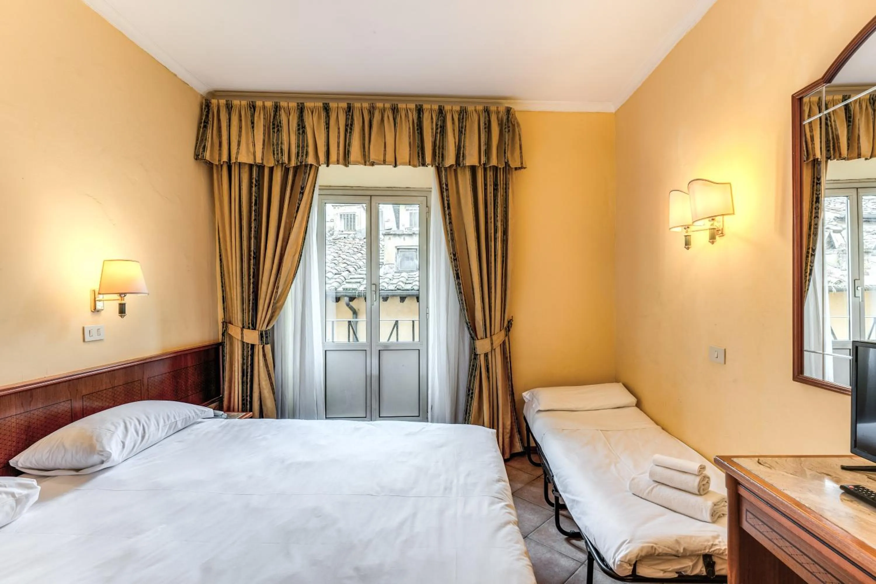 Bedroom in Hotel Pomezia