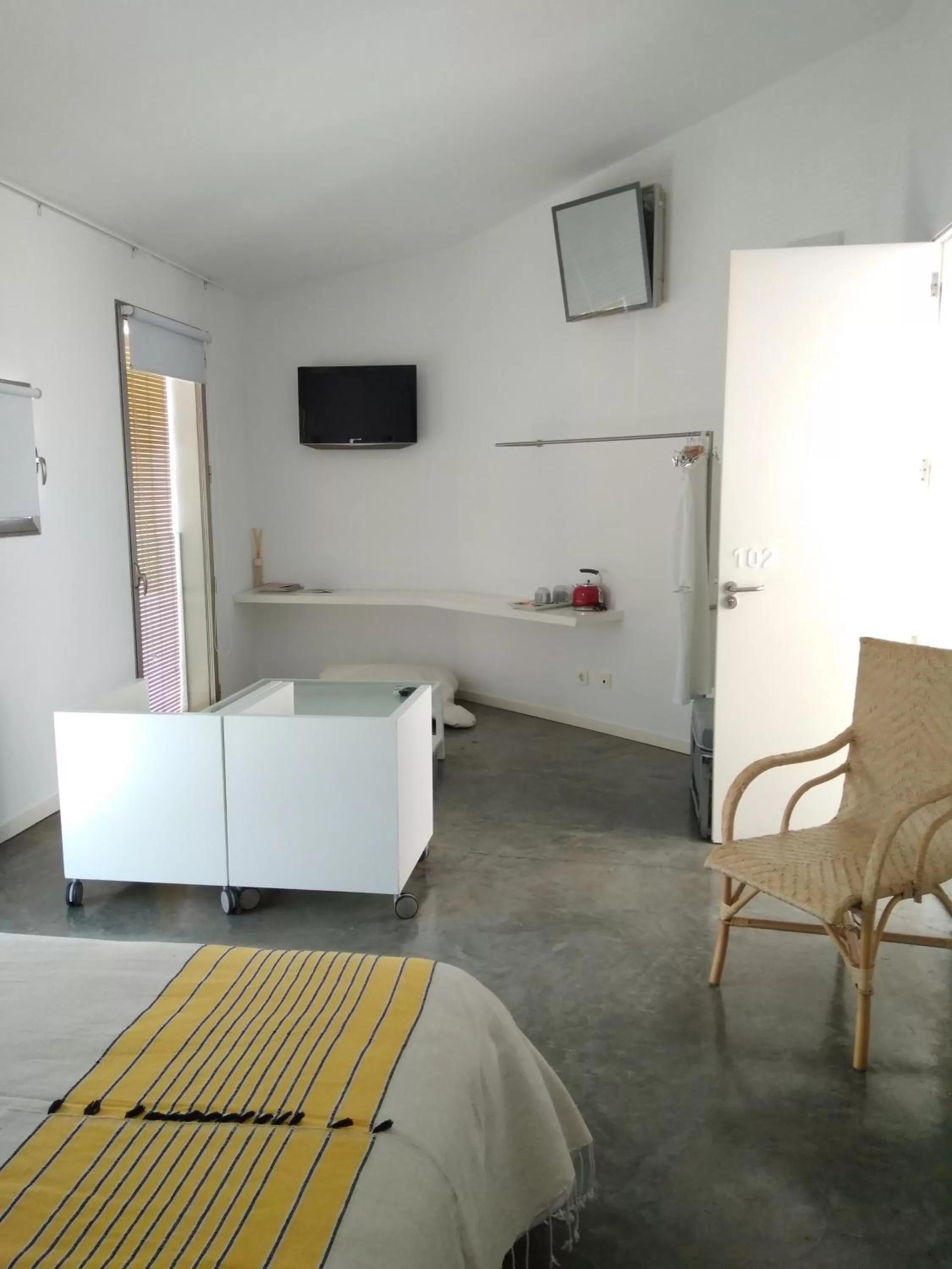 Photo of the whole room, Bed in La Maga Rooms