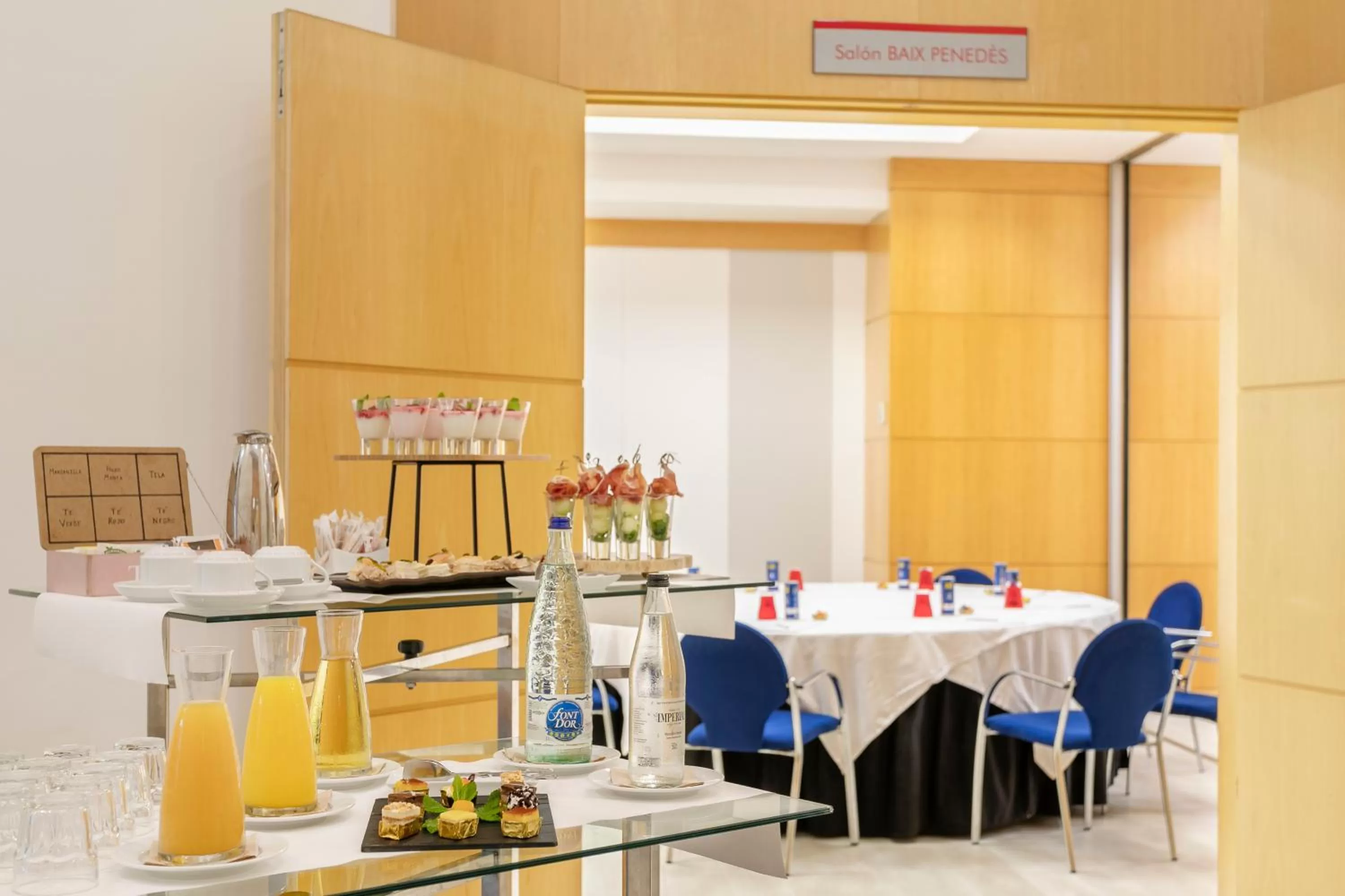 Food and drinks in Sol Port Cambrils Hotel