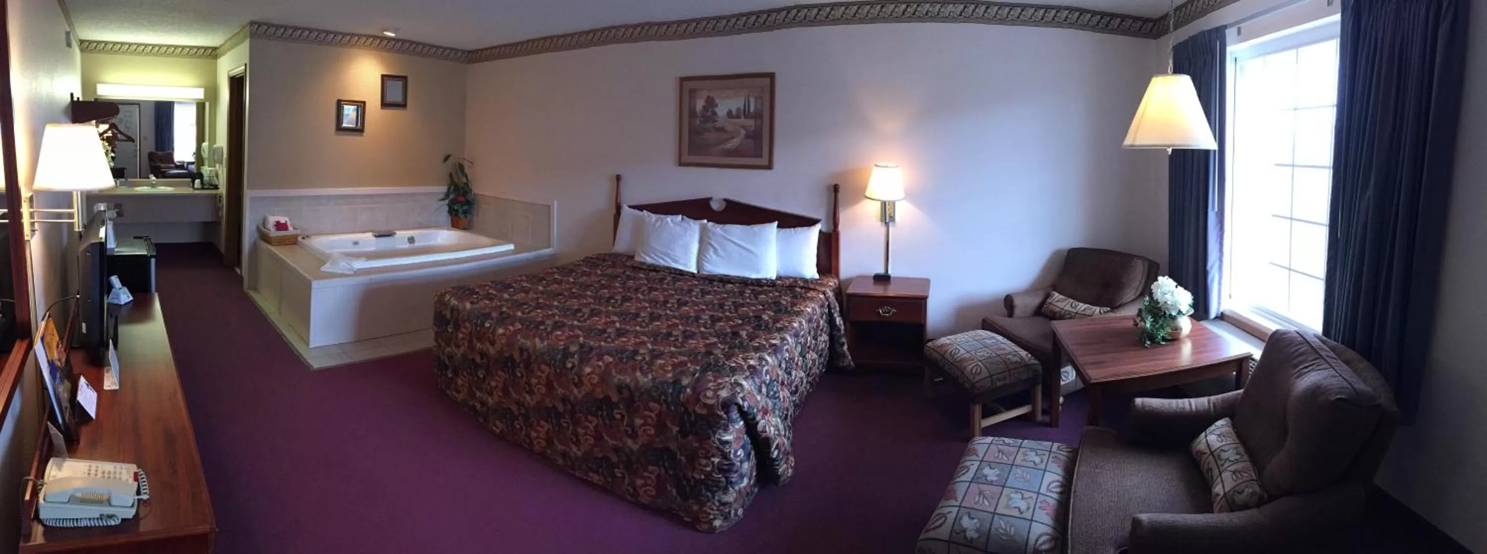 Photo of the whole room, Bed in Twelve Oaks Inn