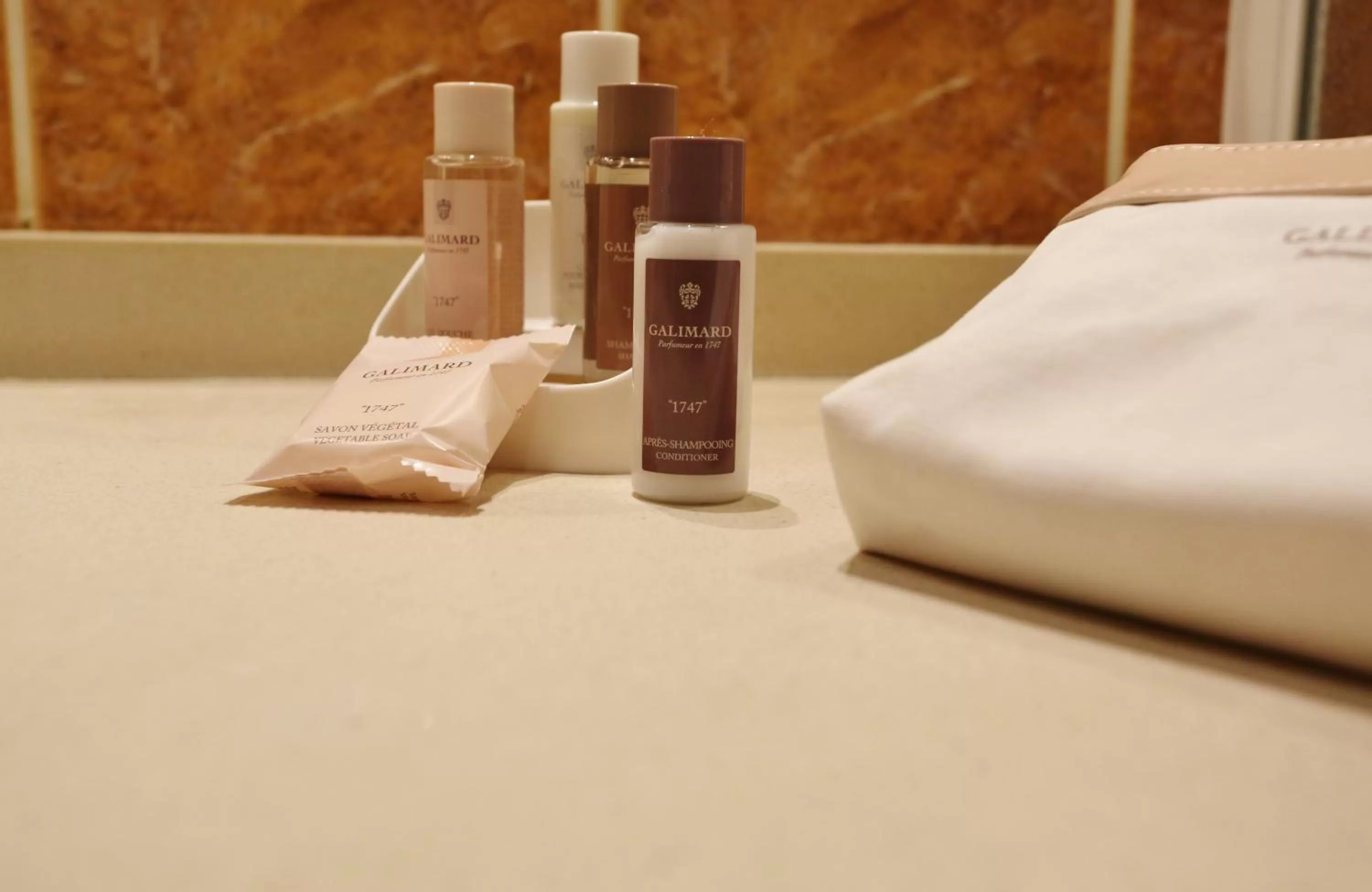 Bathroom in Best Western Le Pont d'Or