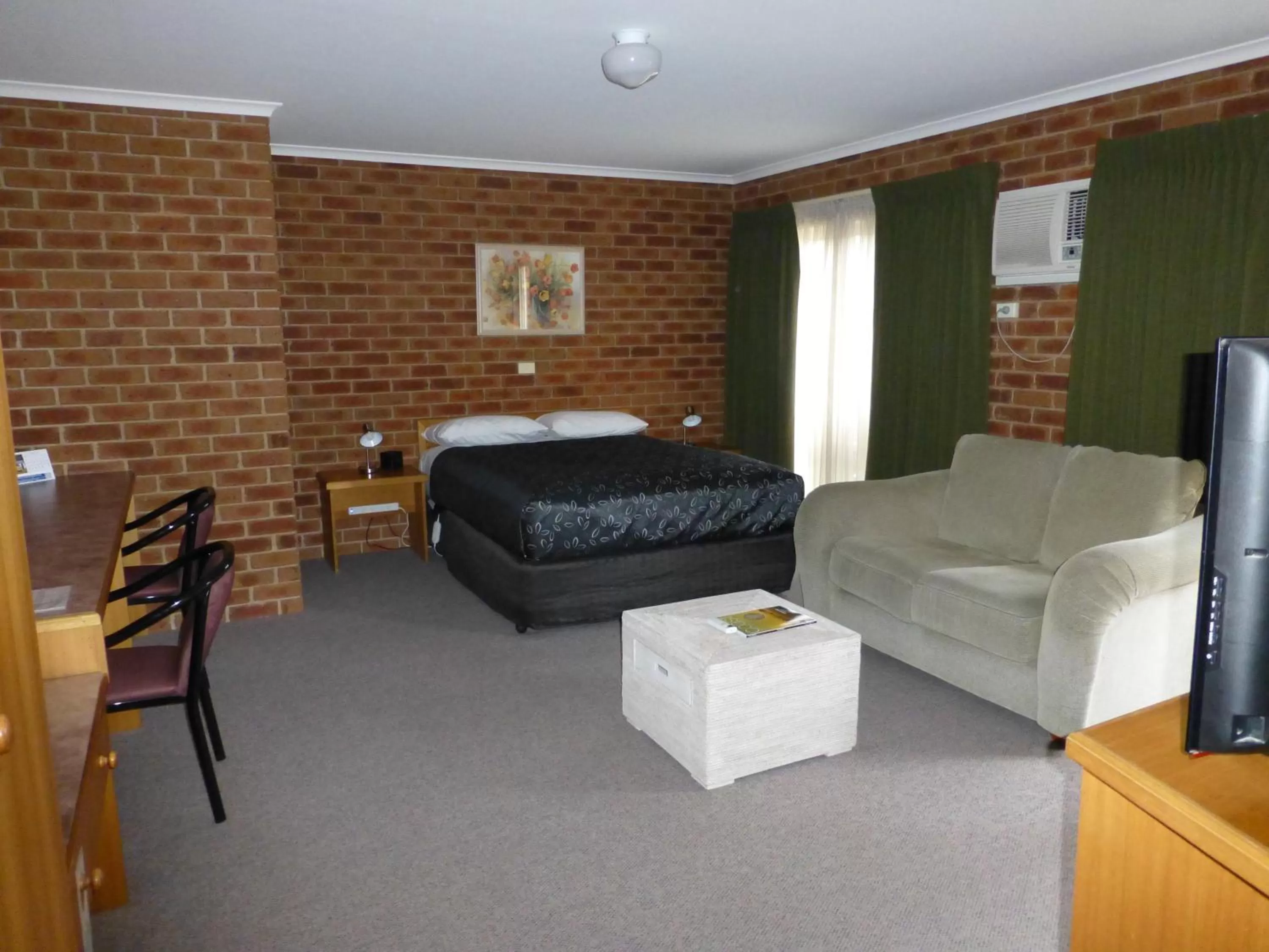 Photo of the whole room in Inverloch Central Motor Inn