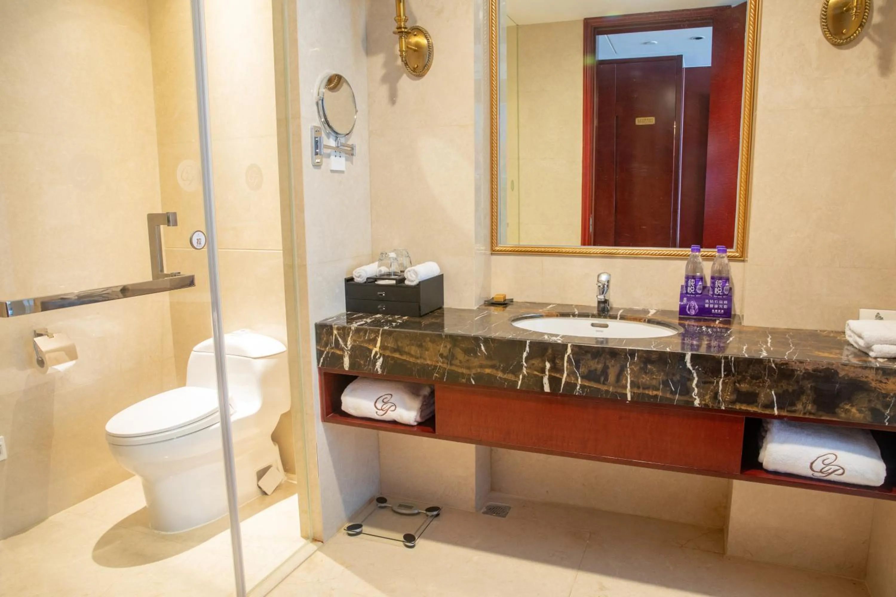Toilet in Holiday Inn Foshan Nanhai Central by IHG