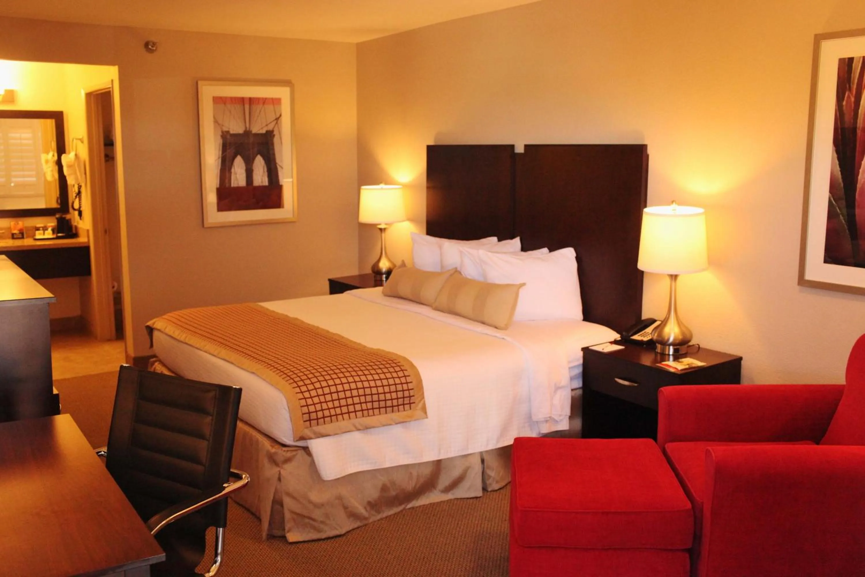 Photo of the whole room, Bed in Infinity Inn & Suites
