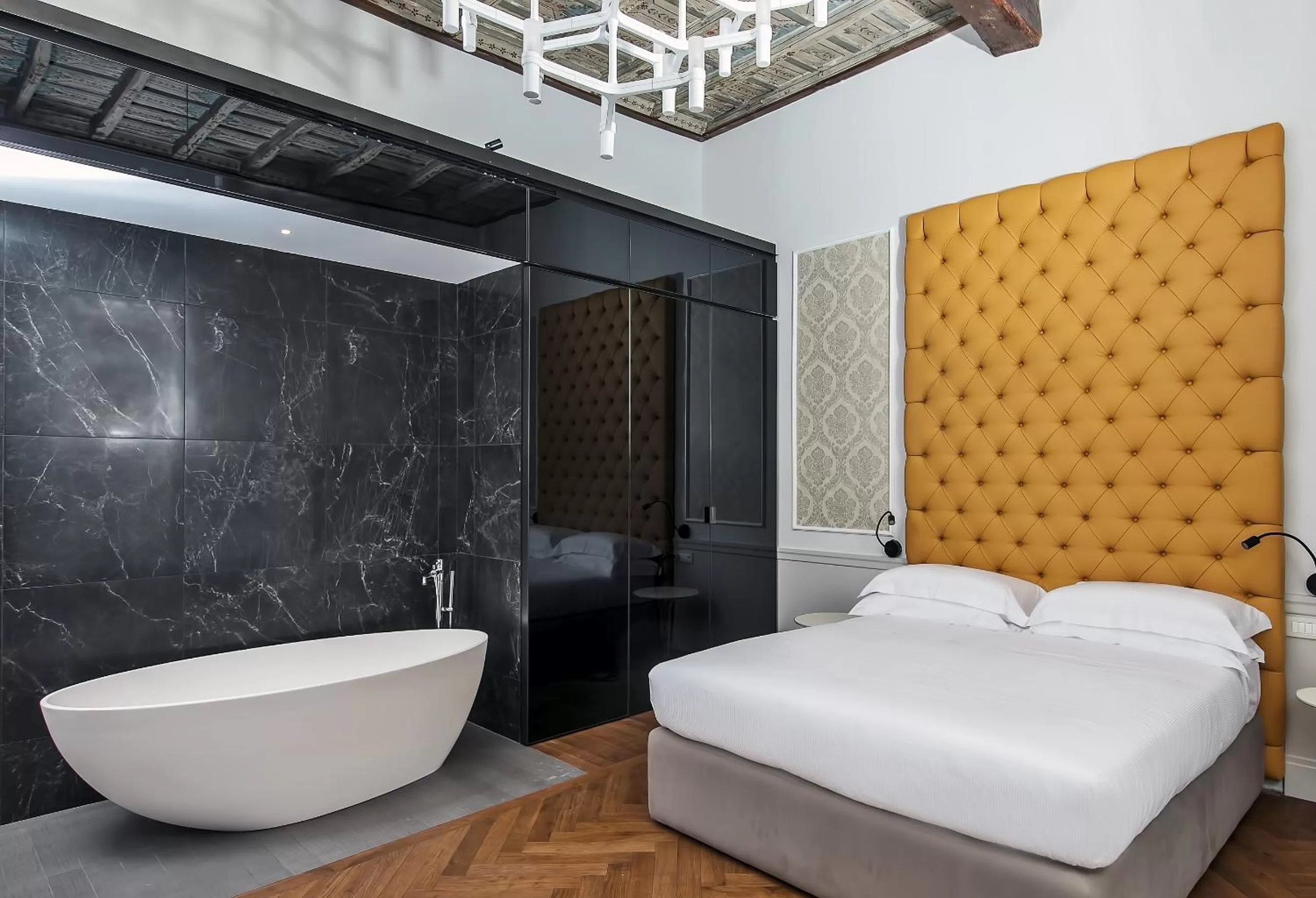 Decorative detail, Bed in Boutique Centrale Palace Hotel