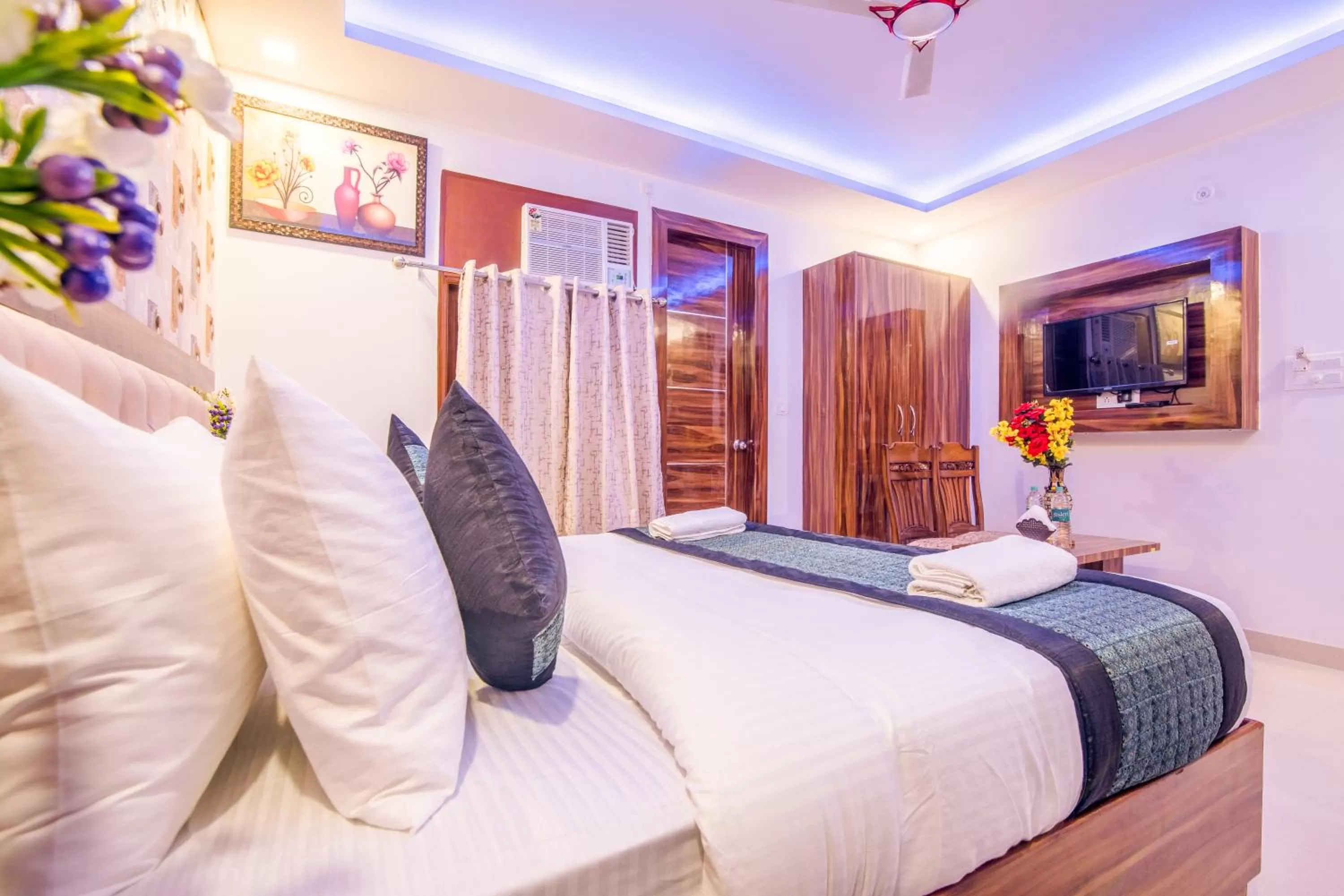 Bed in Hotel Festival Mahipalpur At Delhi Airport