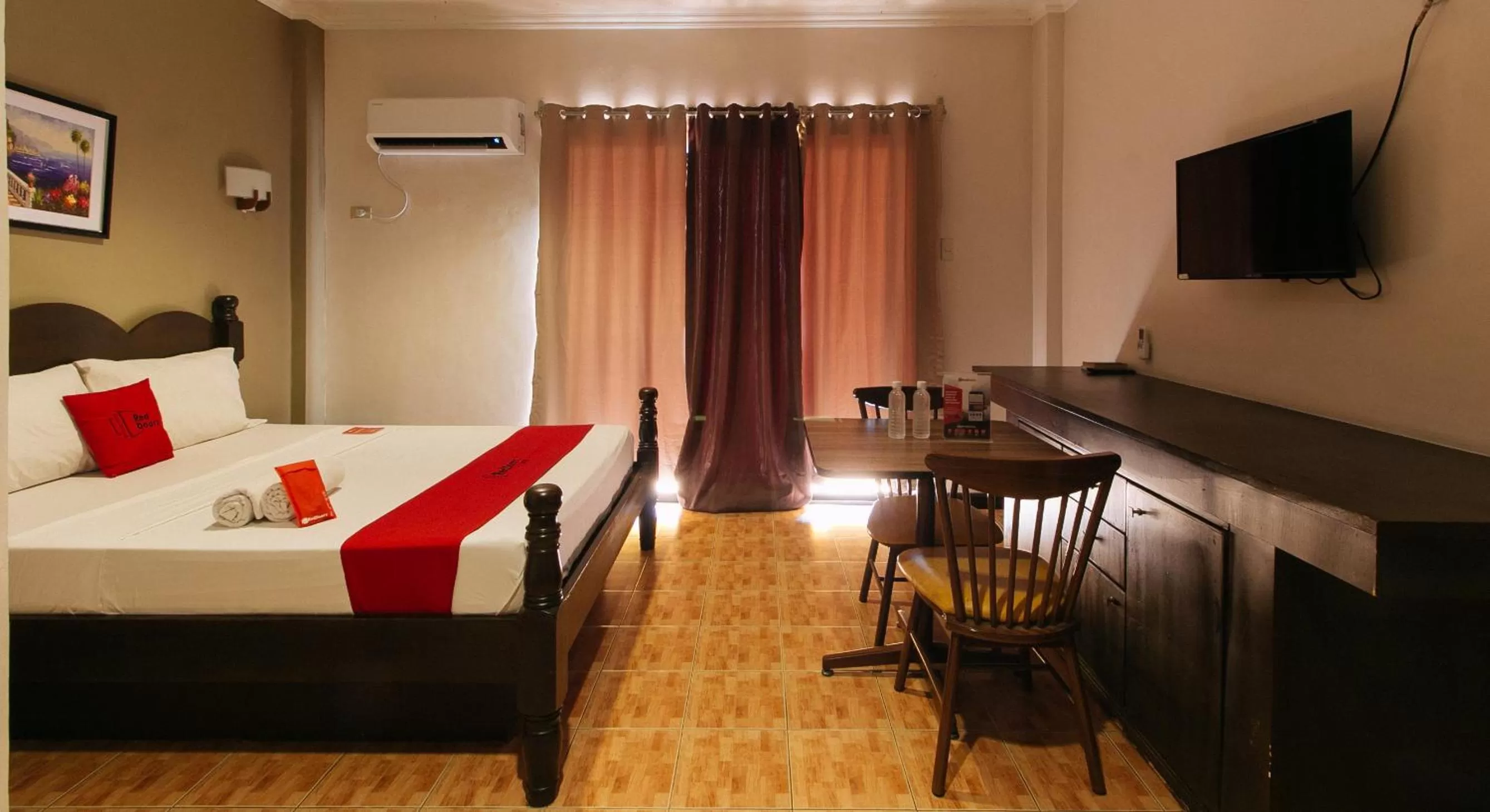 Bedroom, Bed in RedDoorz at KM 50 Aguinaldo Highway Tagaytay - Vaccinated Staff