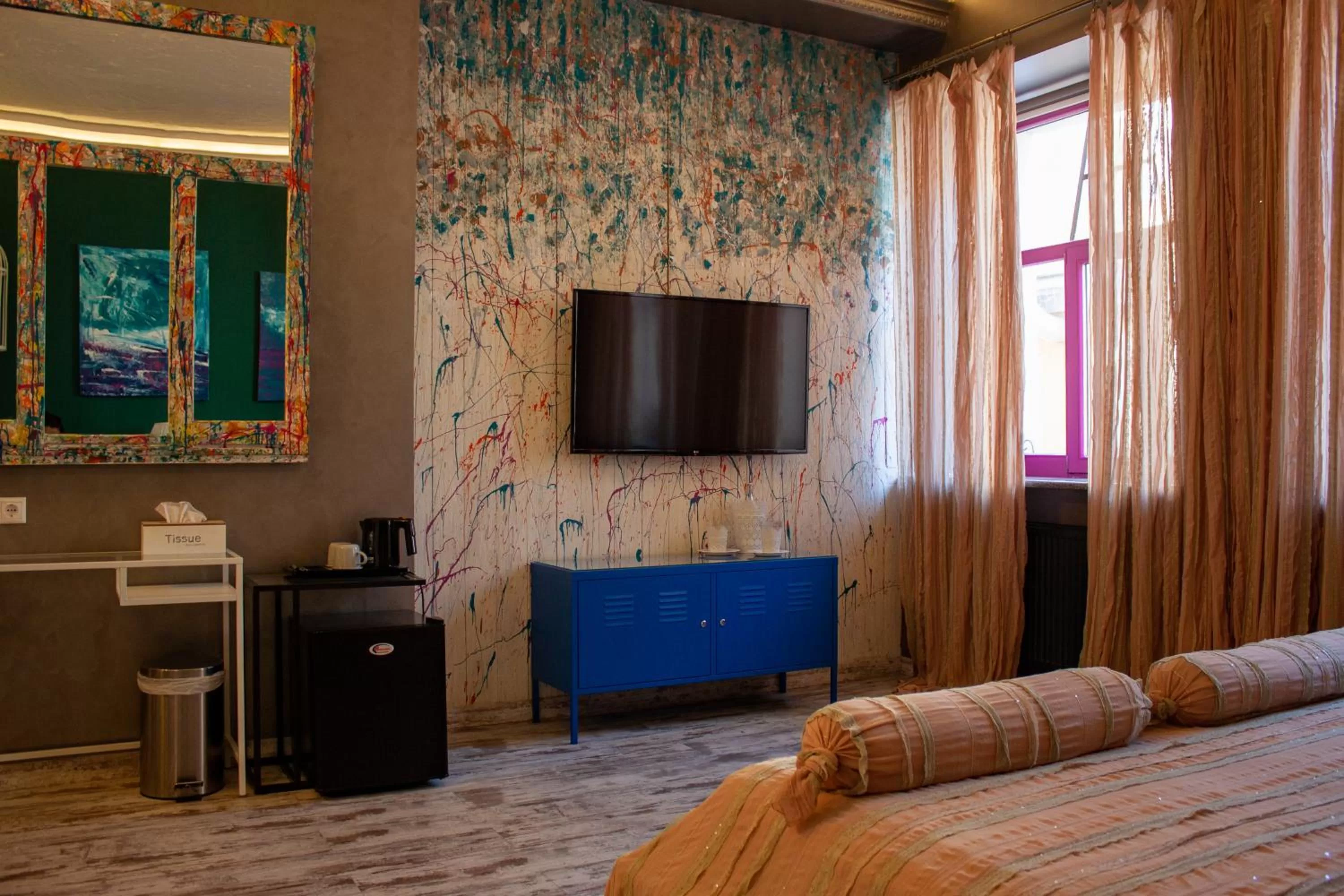 TV and multimedia, Bed in MaNNa Boutique Hotel