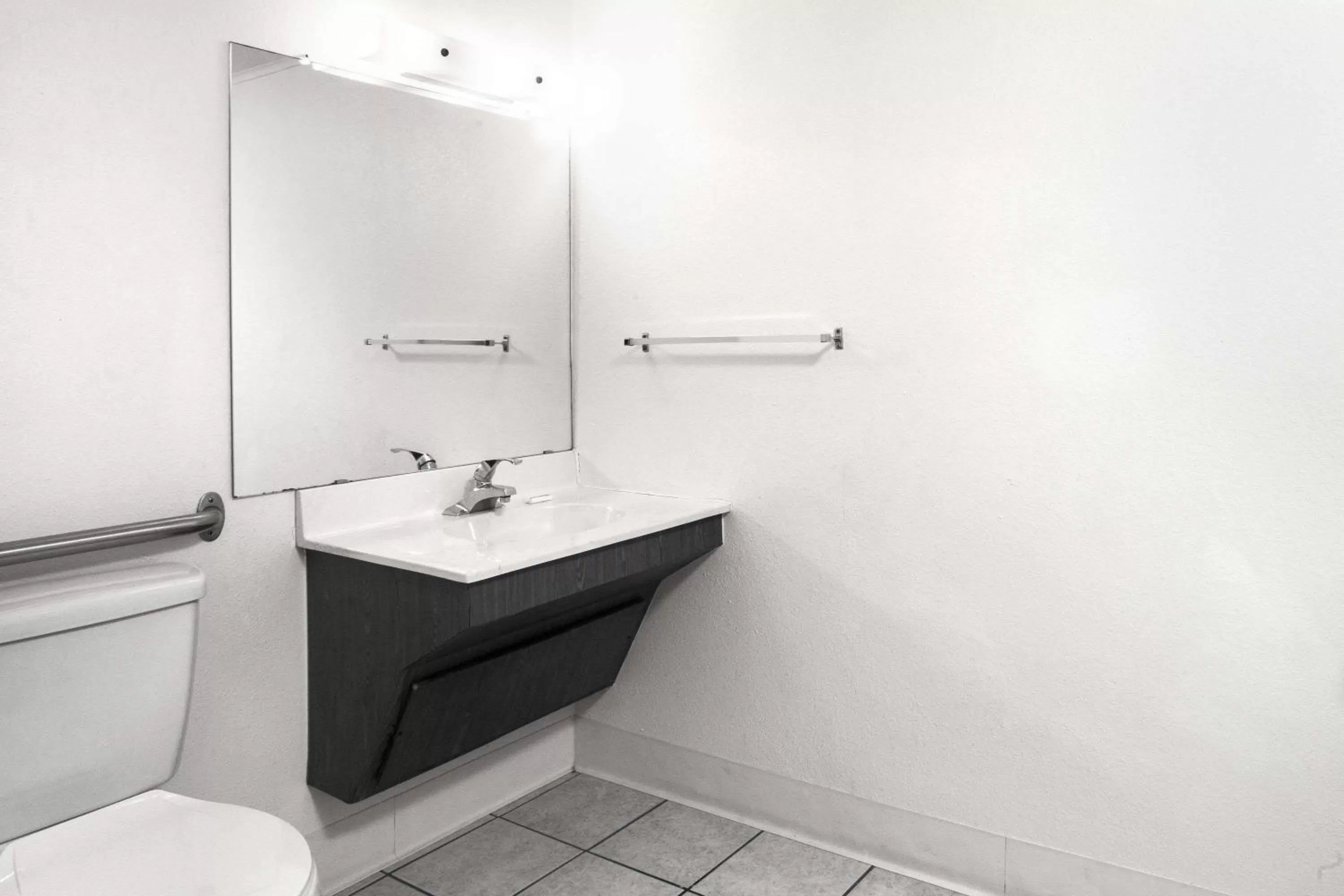 Photo of the whole room in Knights Inn Pittston