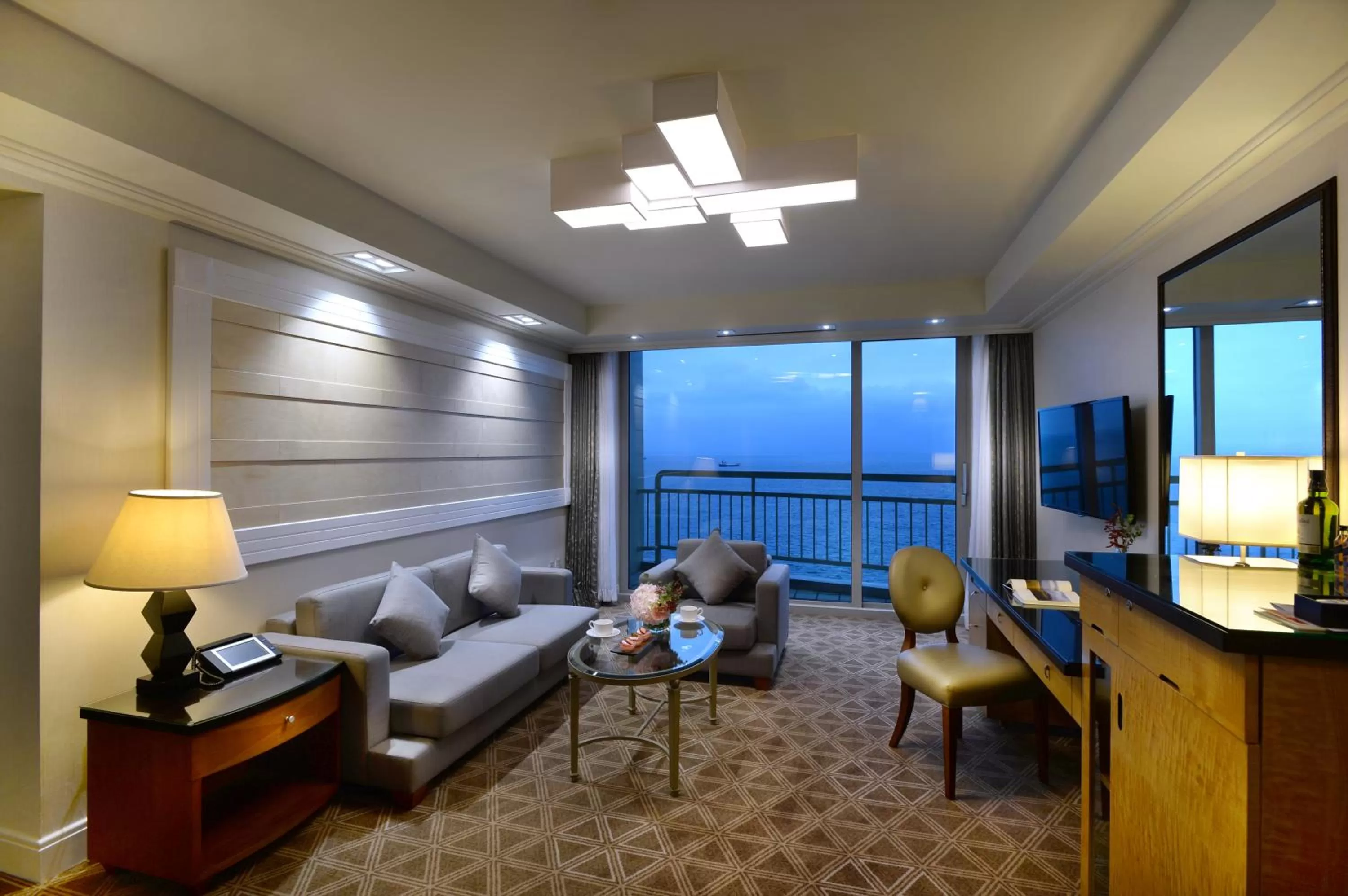 Living room in Ramada Plaza by Wyndham Jeju Ocean Front