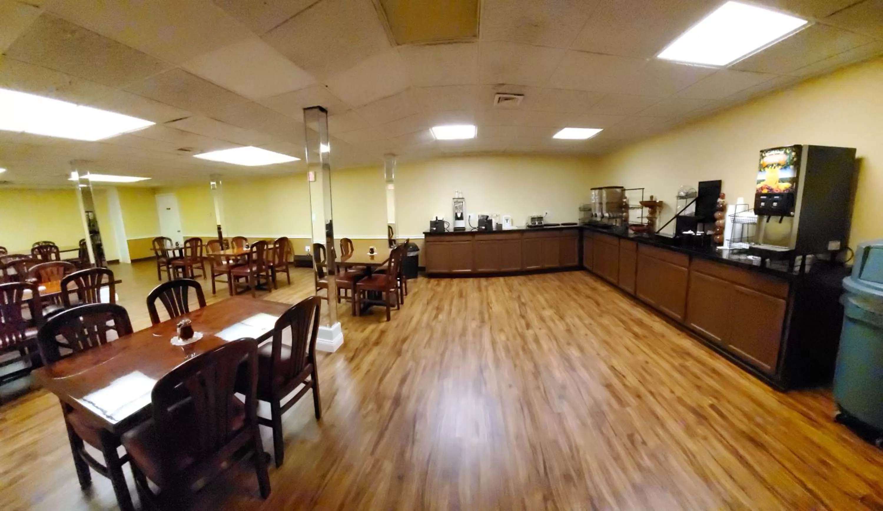 Restaurant/places to eat in Ramada by Wyndham Groton Mystic