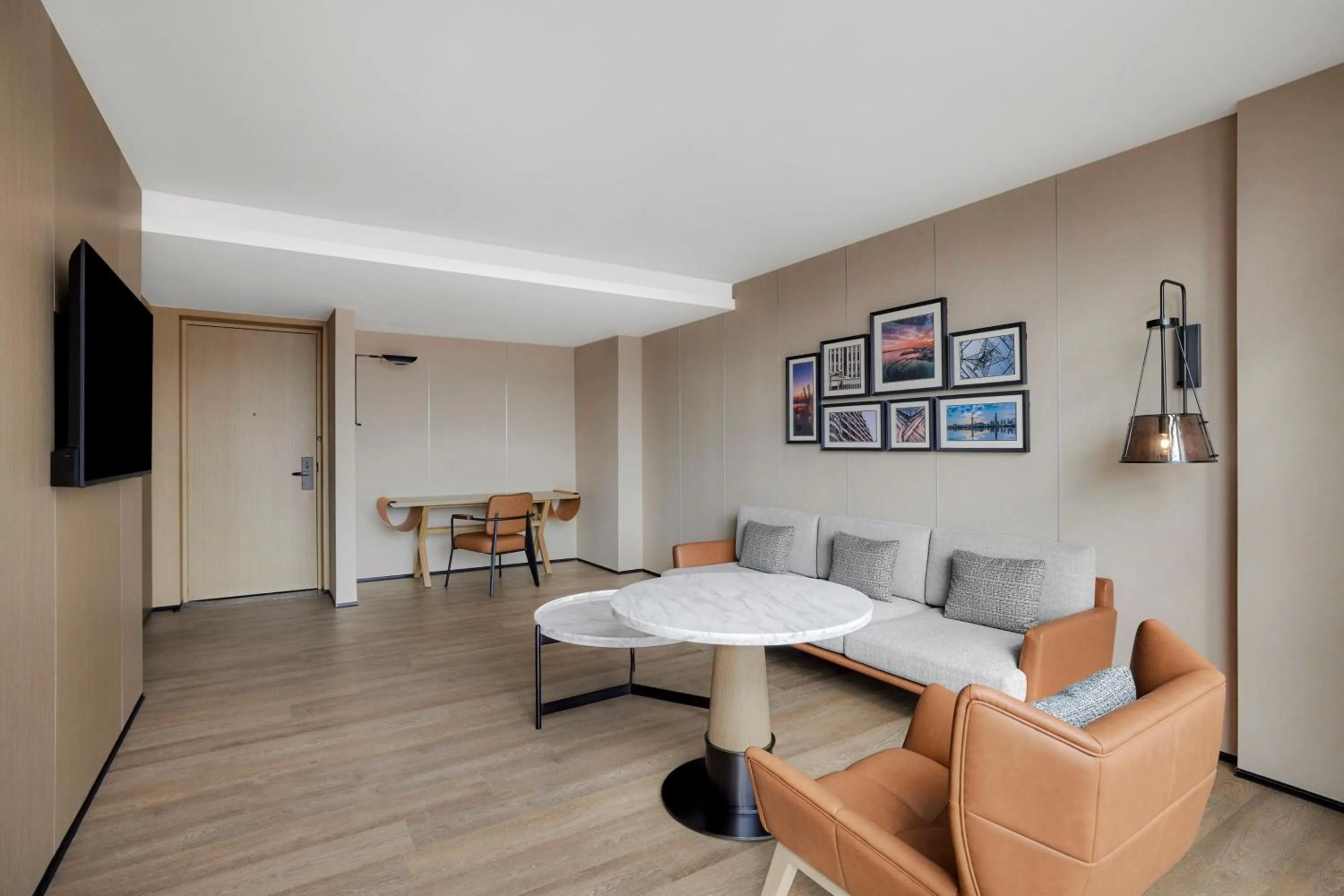 Photo of the whole room in Four Points by Sheraton Shenzhen Bao'an