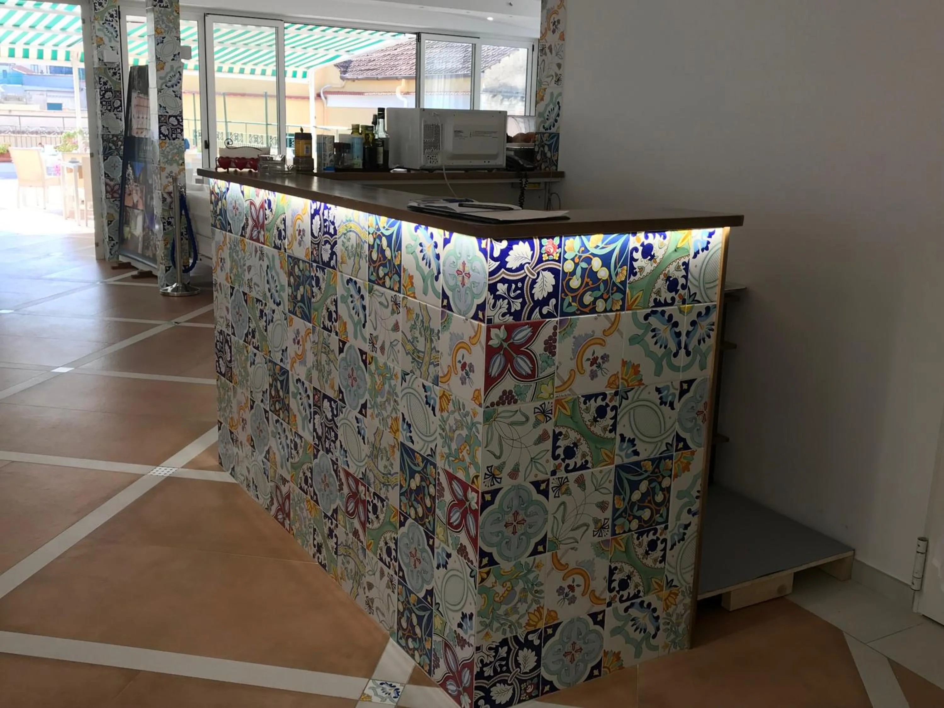 Restaurant/places to eat, TV/Entertainment Center in Hotel Amalfi