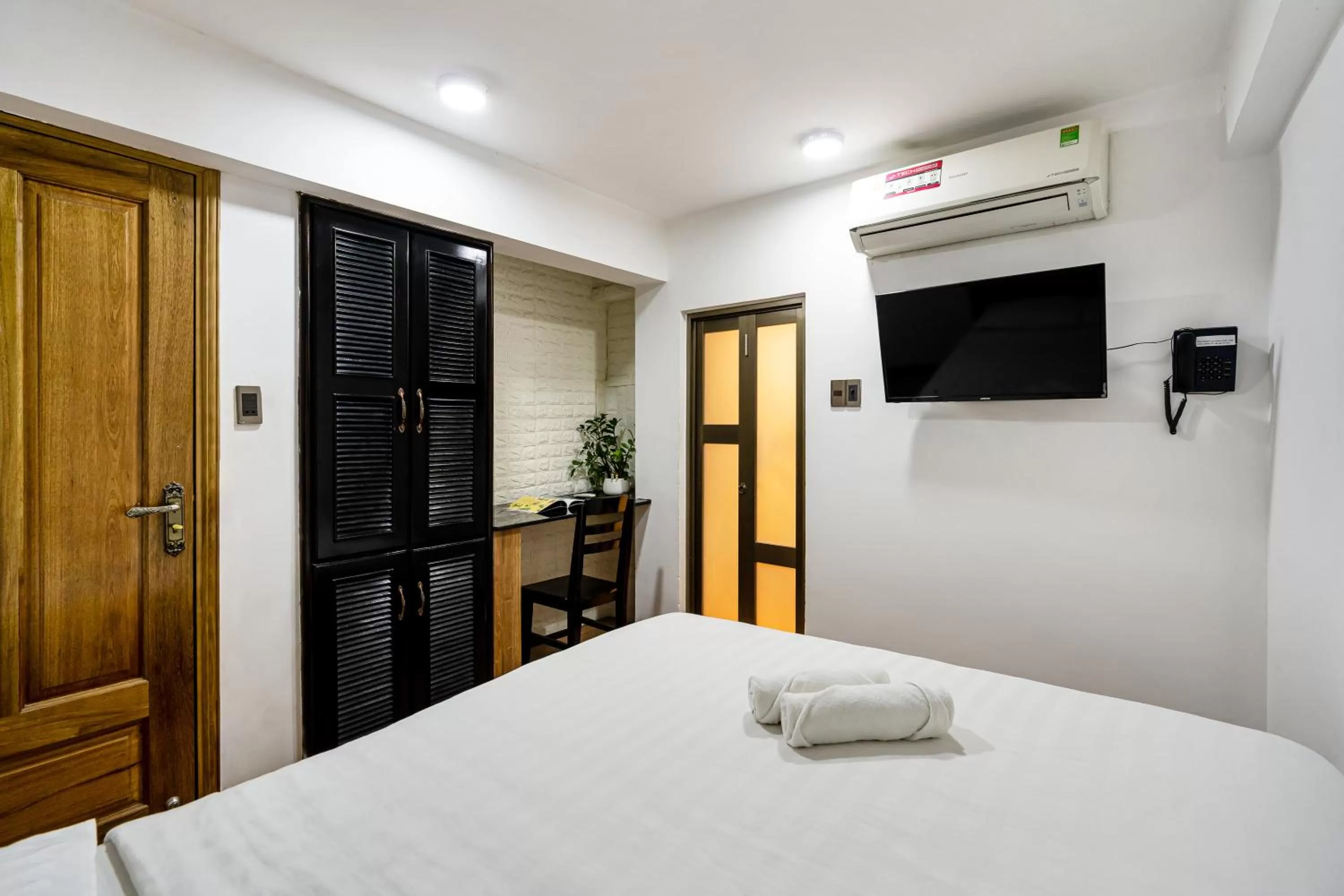 Bed in Lotus Laverne Hotel