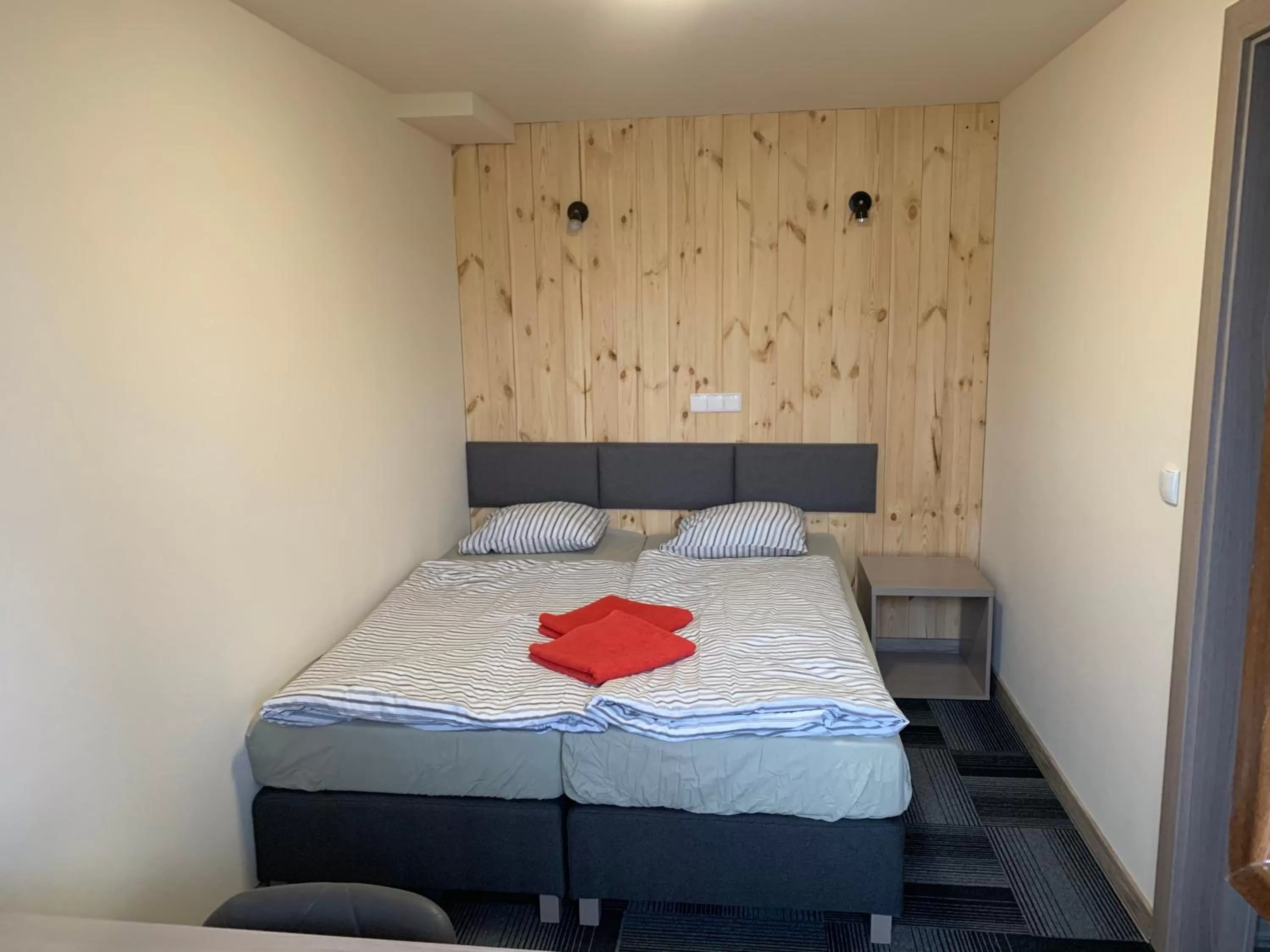 Photo of the whole room, Bed in dask resort