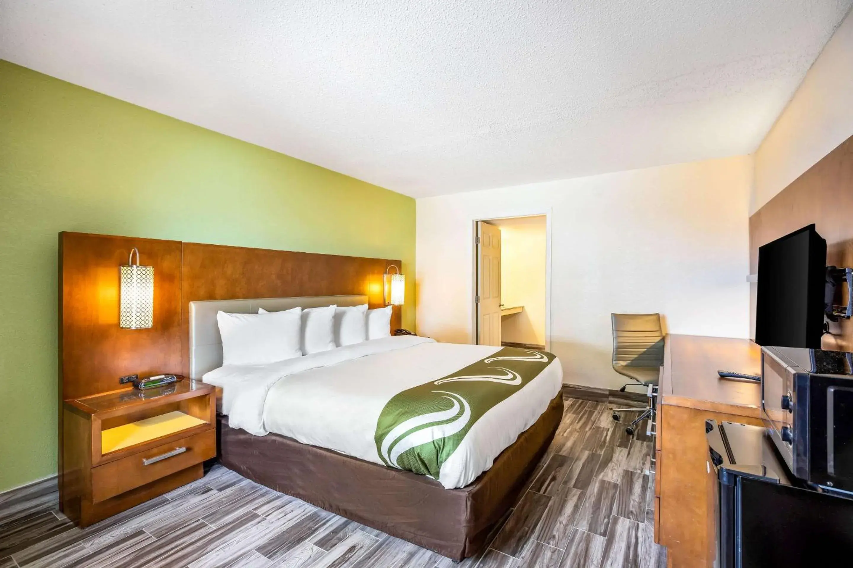 King Room - Accessible/Smoking in Baymont by Wyndham Orlando Downtown King Room - Accessible/Smoking in Baymont by Wyndham Orlando Downtown