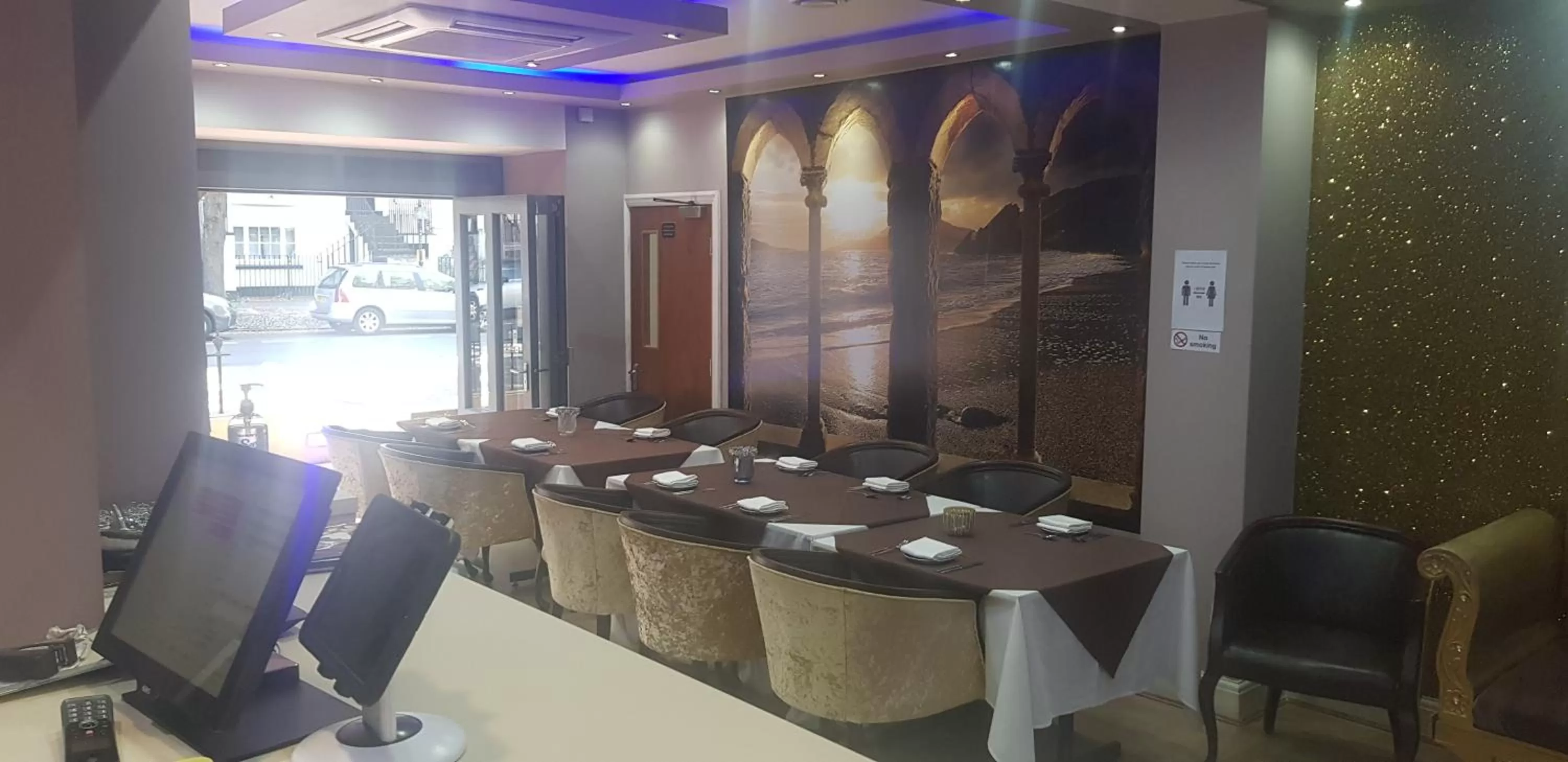 Restaurant/places to eat in The Charles Hotel