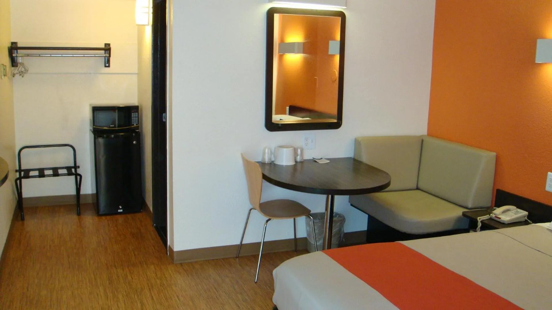 Bedroom, Bed in Motel 6-Oroville, CA