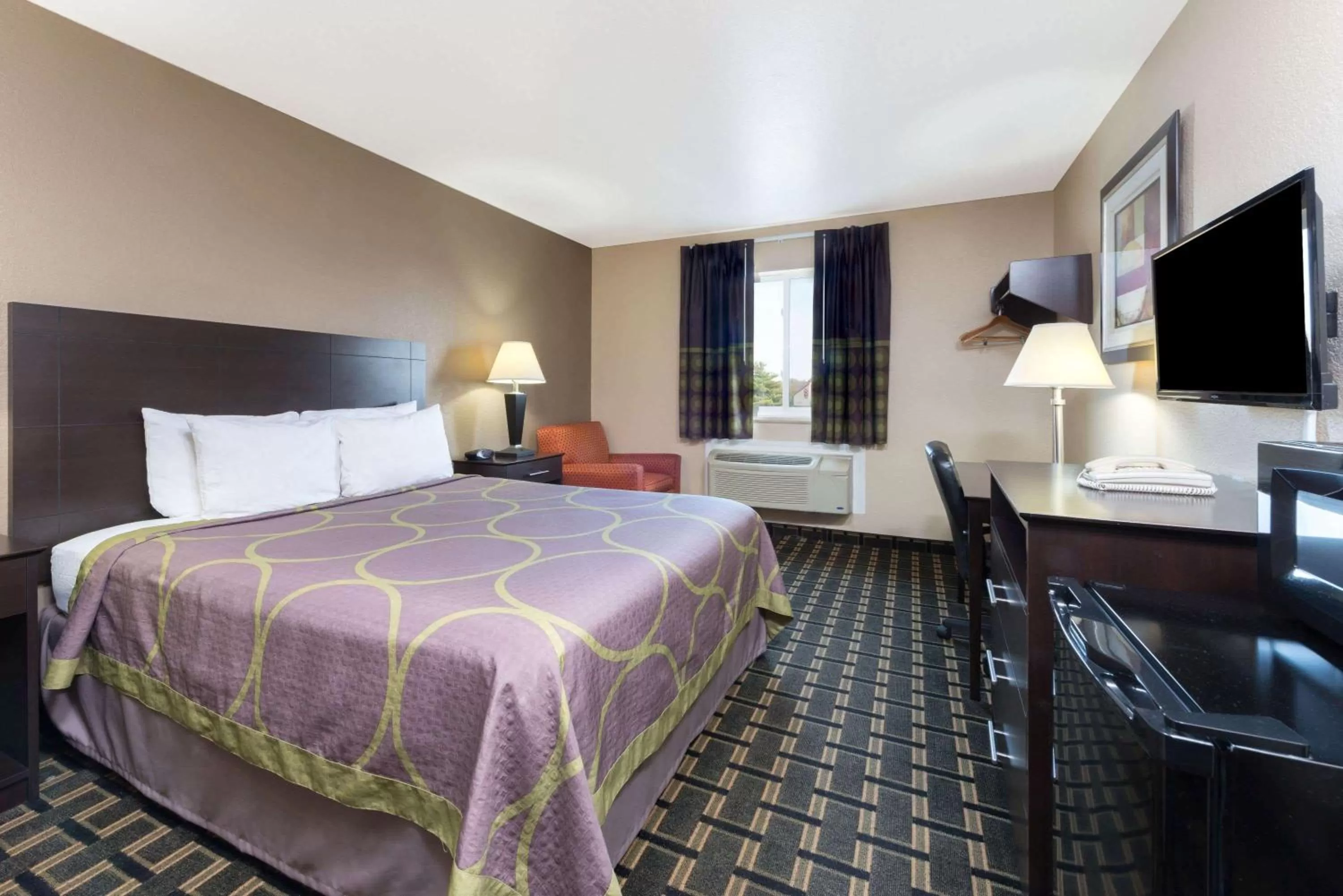 Photo of the whole room, Bed in Super 8 by Wyndham Springfield East