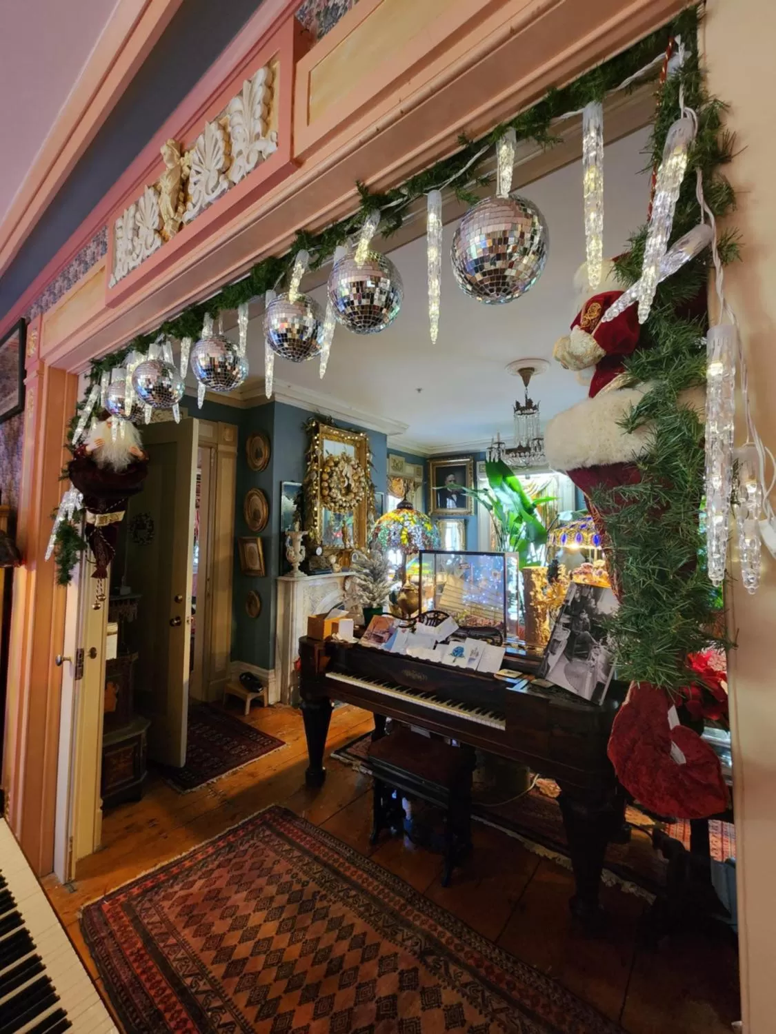 House of 1833 Bed and Breakfast